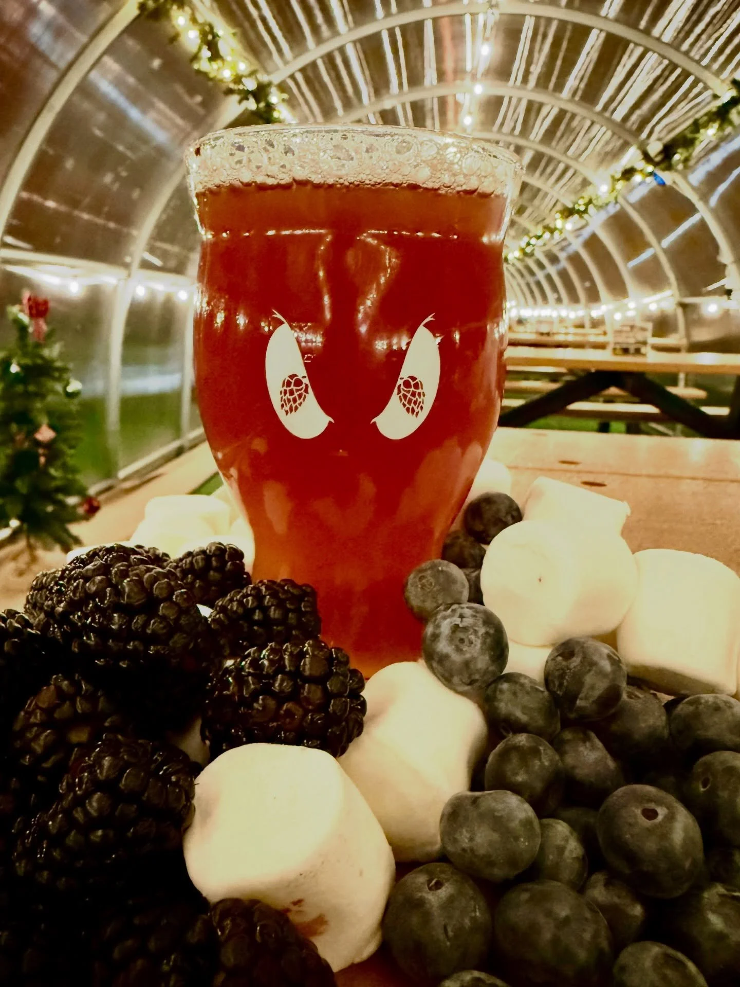 Winter is around the corner and we&rsquo;re getting into the spirit! Our brand new ✨ 𝗪𝗶𝗻𝘁𝗲𝗿 𝗕𝗲𝗿𝗿𝘆 𝗦𝘄𝗶𝗿𝗹 𝗠𝗲𝗮𝗱 ✨ is jam-packed with blackberry, blueberry, marshmallow, and vanilla. This beautiful, semi-sweet mead is the perfect thin