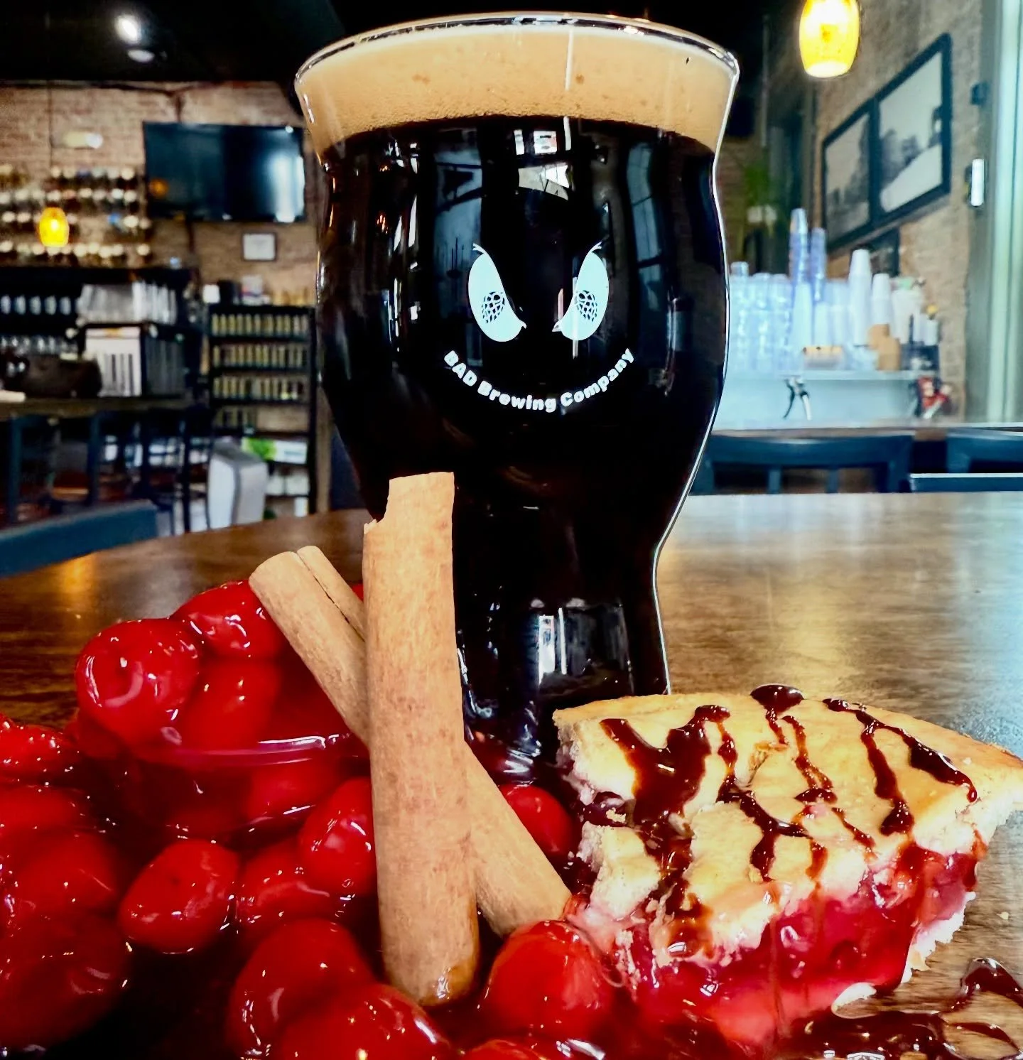 Meet the newest addition to our black lager family - 𝑪𝒉𝒐𝒄𝒐𝒍𝒂𝒕𝒆 𝑪𝒉𝒆𝒓𝒓𝒚 𝑷𝒊𝒆 is on tap now! With a full flavor and a light body, she&rsquo;s got notes of chocolate, Michigan Montmorency cherries, and cinnamon. This lovely dark brew is 