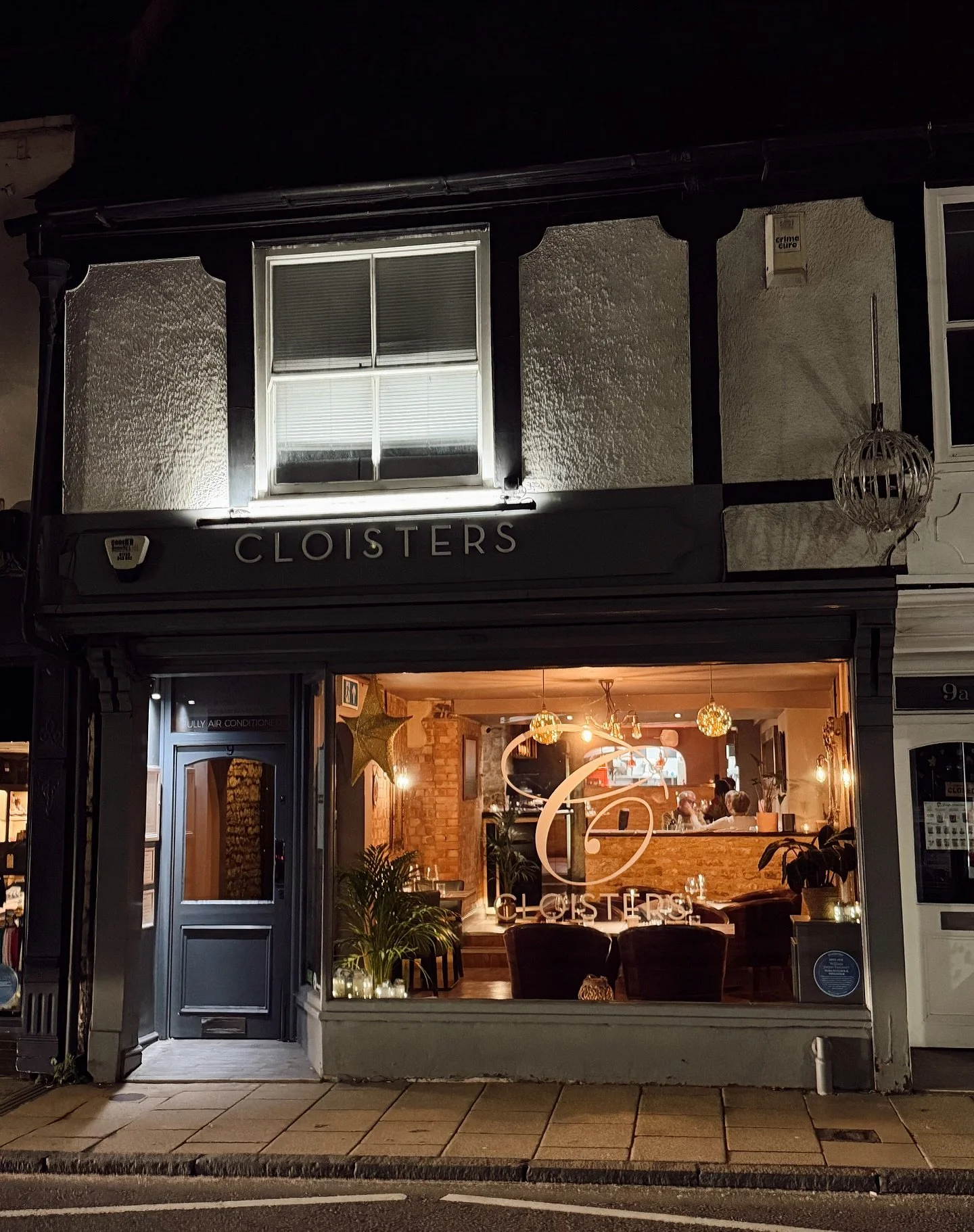 A gorgeous visit to the all-new Cloisters ✨🍽️ honestly loved seeing this space totally refreshed - a classy, elevated spot which feels completely different under the new management 👏🏻

Bread and olives to start were a lovely touch, and we perused 