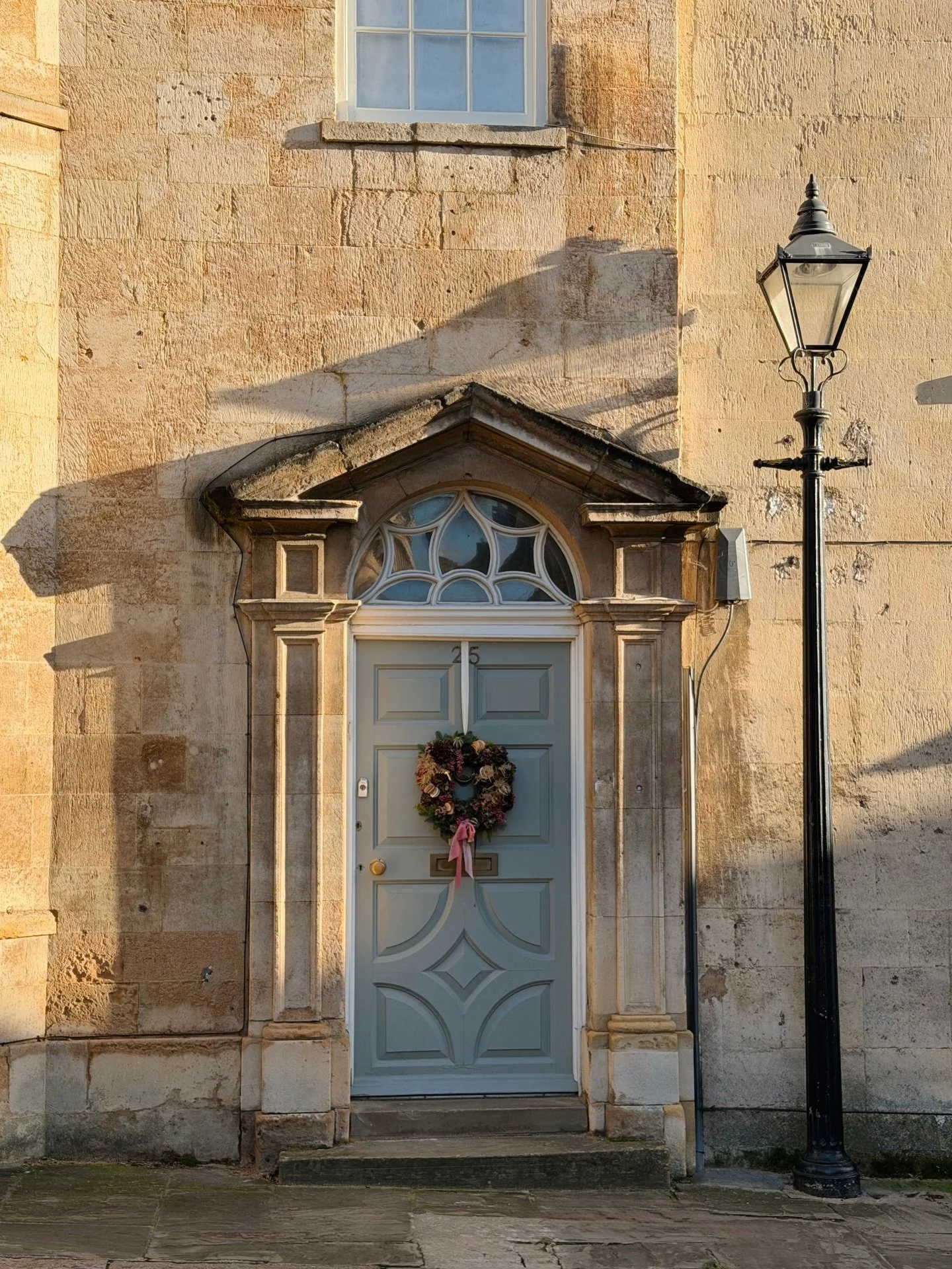 A few of my favourite Christmassy doors this year ✨