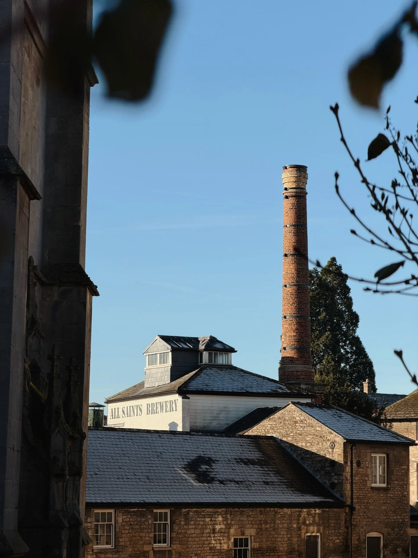 Just when I think I can start getting excited for spring and warmer days ahead, it starts snowing on my way home from dinner last night 😅🌨️ a gentle reminder that winter isn&rsquo;t done with us yet 🥲

&hellip;pics from a frosty day back in Novemb