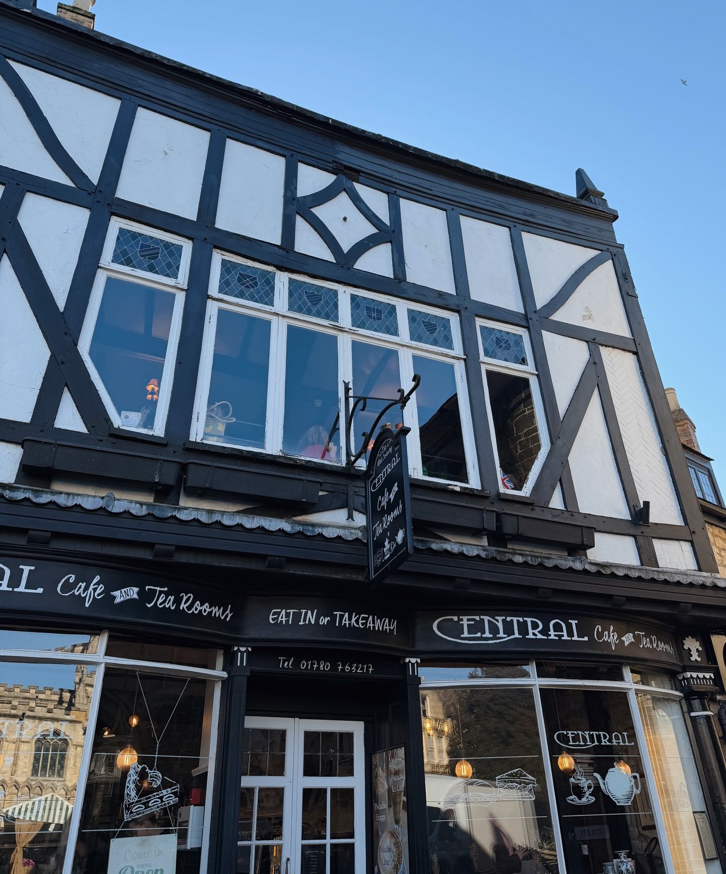 Popped into the cosy @centraltearooms last week 🫖✨☕️

I always feel a little like I&rsquo;ve gone back in time in this caf&eacute; with its wooden beams, and charmingly old fashioned decor 🥹 service is always good and it has now become my go-to spo