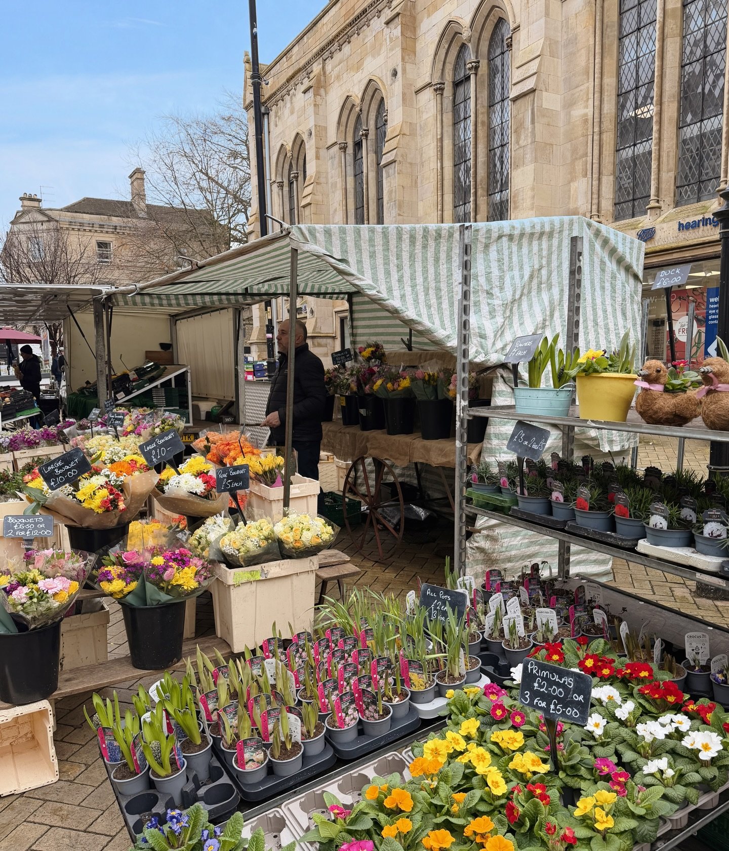 This weekend felt positively spring-like and I am very much here for that 🌤️🌷🍃 Eric and I were both loving being able to go for a walk on Sunday afternoon without a coat on 😅