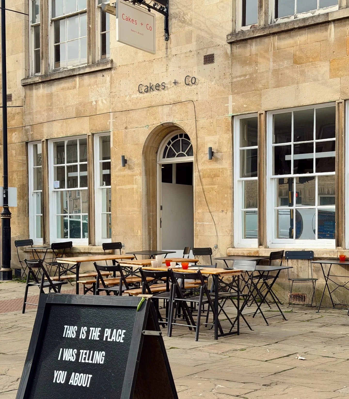 This is the place I was telling you about 📢👏🏼 one of my fave Stamford weekend spots - relaxed vibes, good coffee, and the most insane cakes and bakes 😮&zwj;💨😮&zwj;💨 the OG bun is so so soooo good and I am forever thinking about the serrano ham