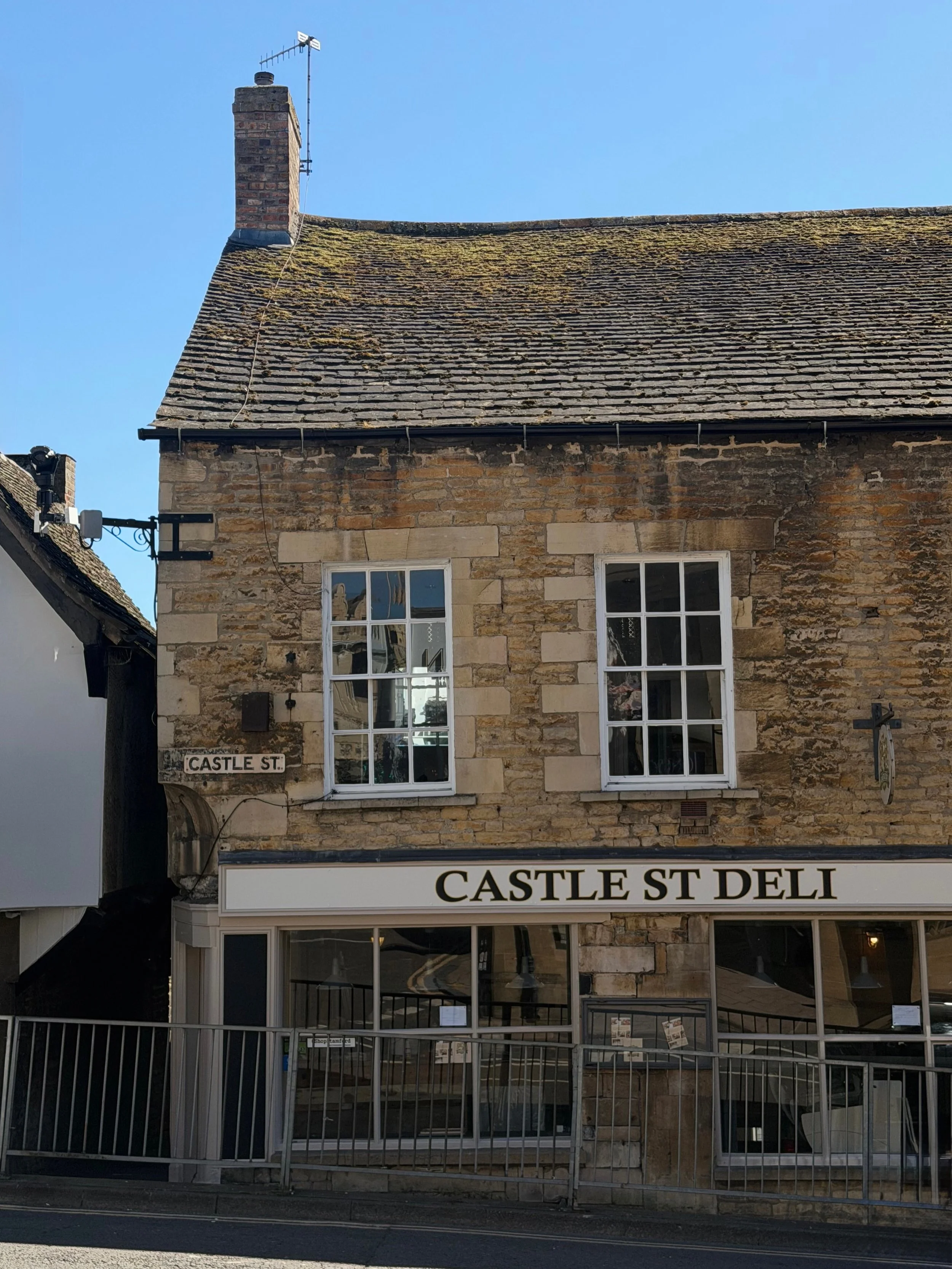 A new addition to Stamford&hellip; 🥓🧀🍳🥒🥪 

👉🏻 @castlestdeli 

Their promo leaflet says they&rsquo;ll be serving breakfast, lunch, and dinner with options to dine in or take away 🙌🏼 they&rsquo;re hoping to be open towards the end of May - loo