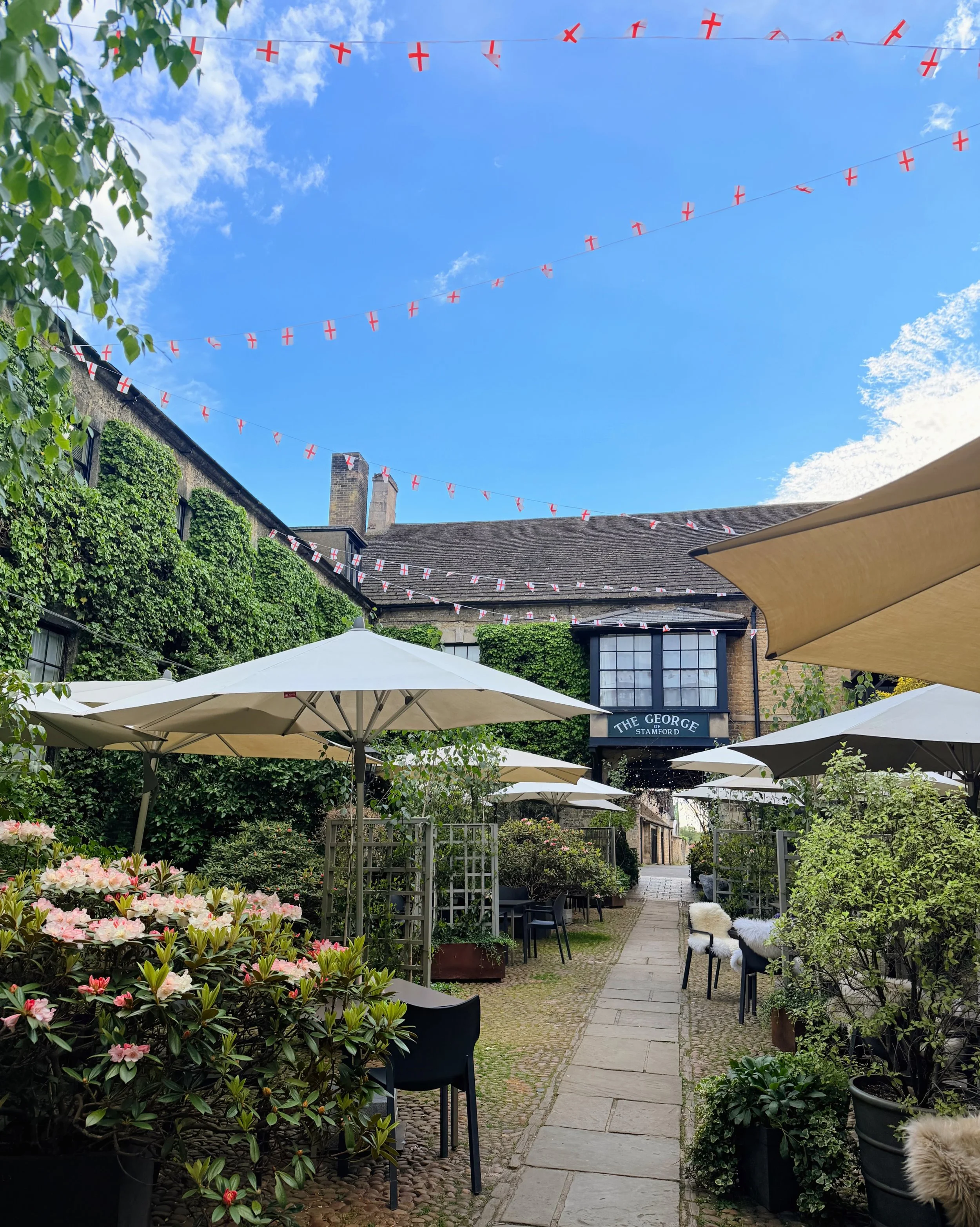 A splendid afternoon at The George ✨🇬🇧🥂