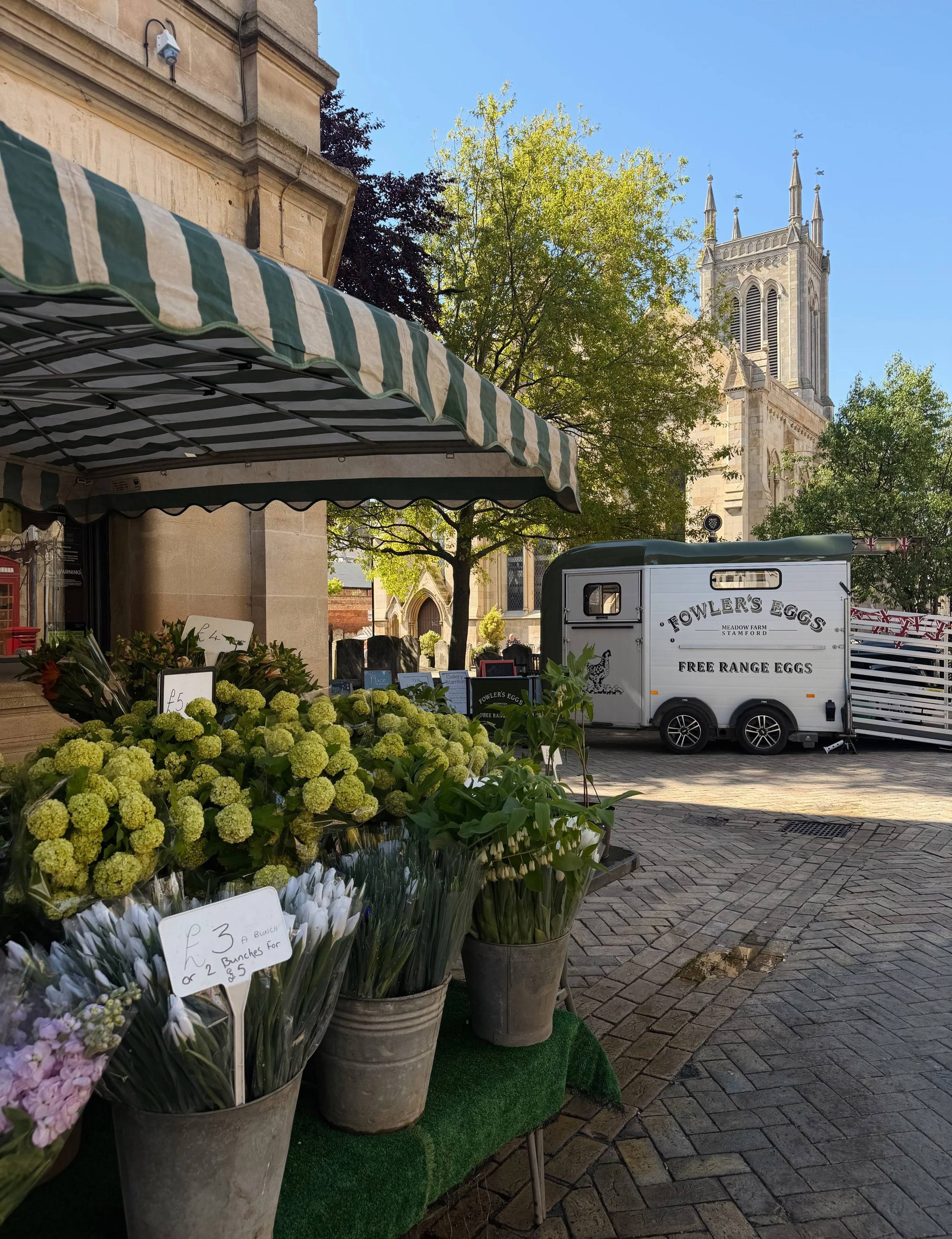 Postcards from Stamford&rsquo;s Friday market 💐☕️🥦🌞🧺🥖