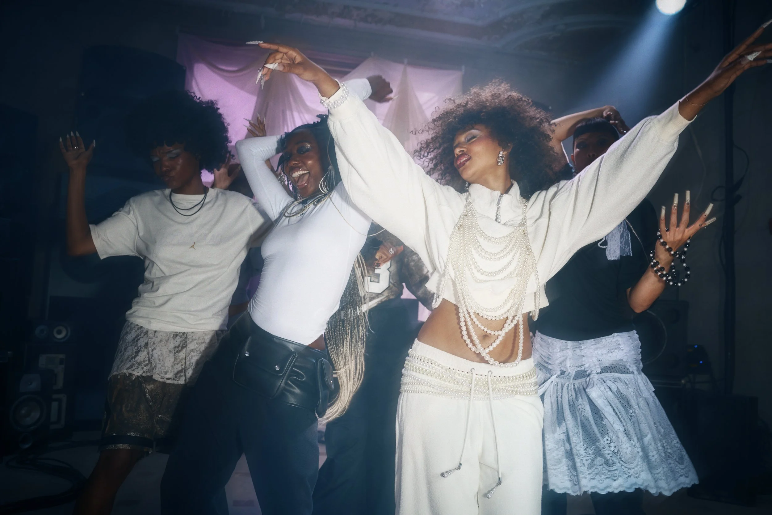 HO25 AJXI_Pearl_On-Body Product Group_Stills_0120.JPEG