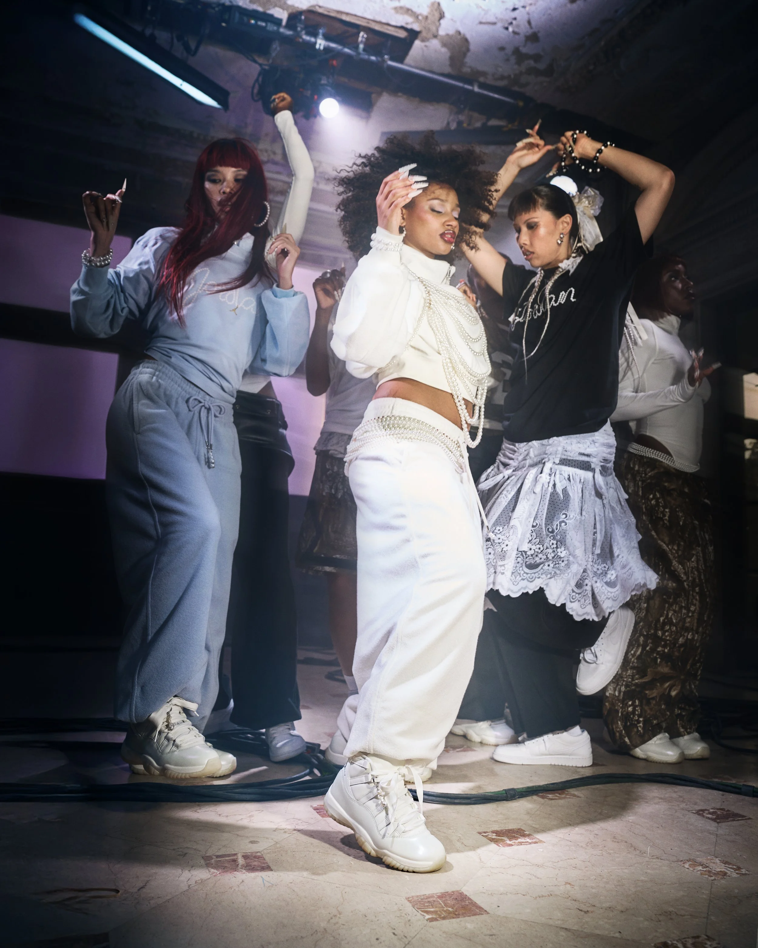 HO25 AJXI_Pearl_W_OnBody_HTT_Group_Stills_0611 .JPEG