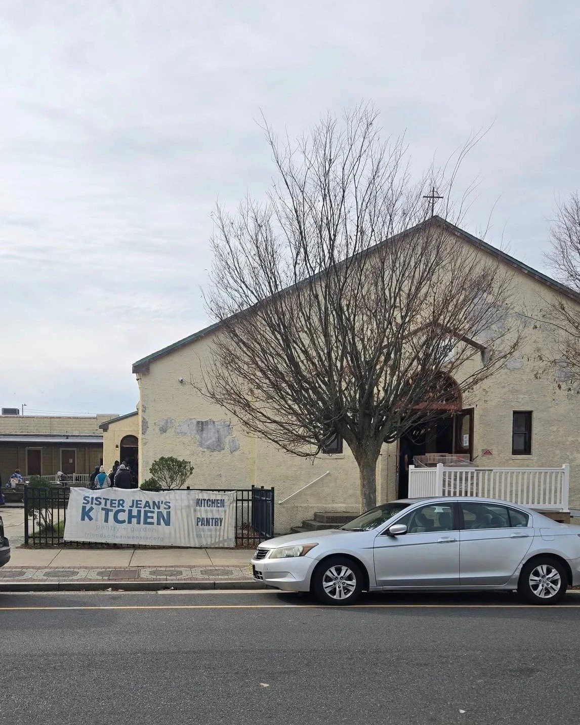 A simple space with a powerful purpose.

🍎PANTRY | Tuesday, 10am - 1pm | Wednesday + Thursday, 3pm - 6pm

🍛KITCHEN | Monday - Friday, 11am - 1pm

🤝 Use the link in bio to donate or volunteer

📍108 N Pennsylvania Ave,
Atlantic City