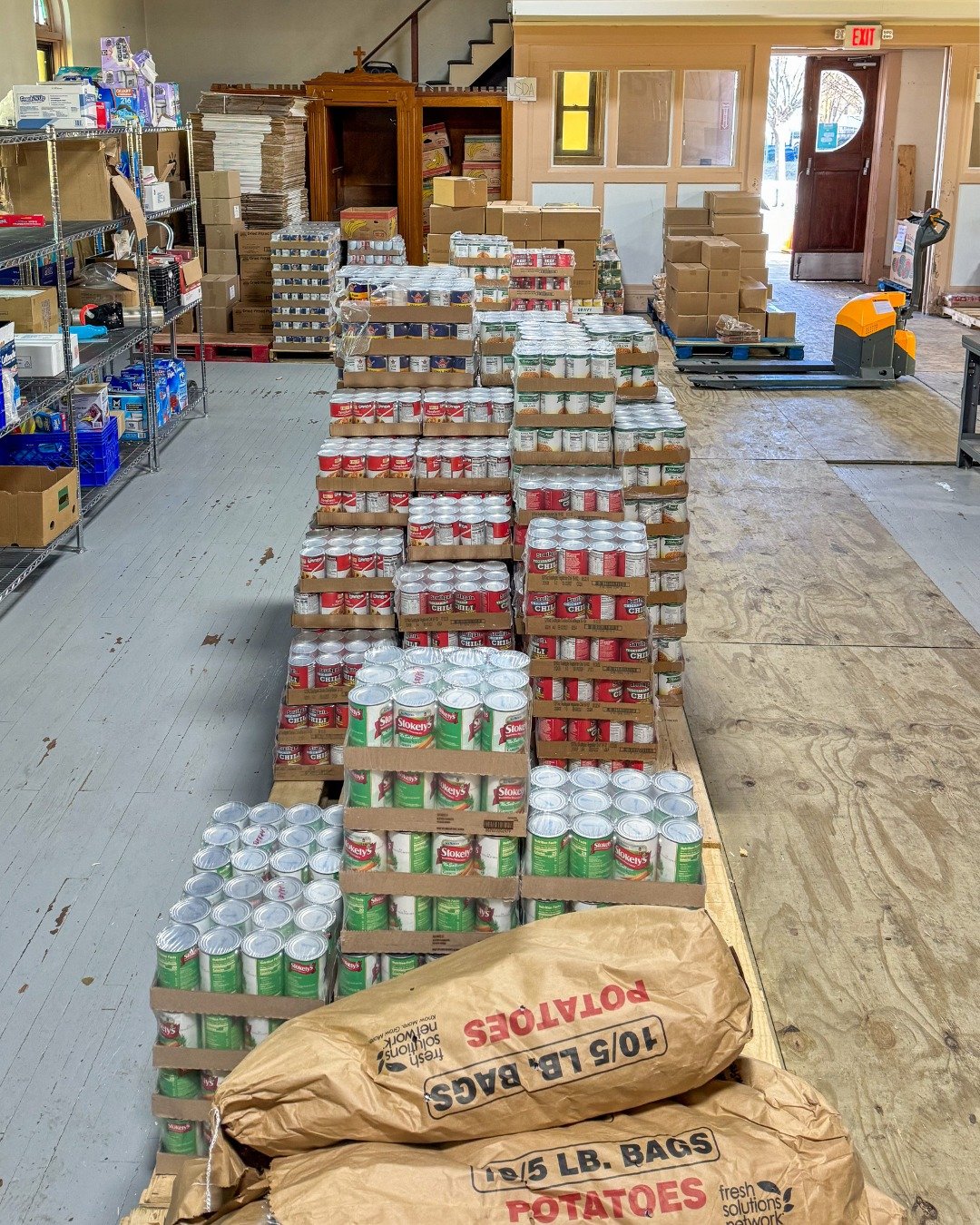 Full shelves today, continued need tomorrow. 🤍
Food and monetary donations keep our pantry going.

🍎PANTRY | Tuesday, 10am - 1pm | Wednesday + Thursday, 3pm - 6pm

🍛KITCHEN | Monday - Friday, 11am - 1pm

🤝 Use the link in bio to donate or volunte