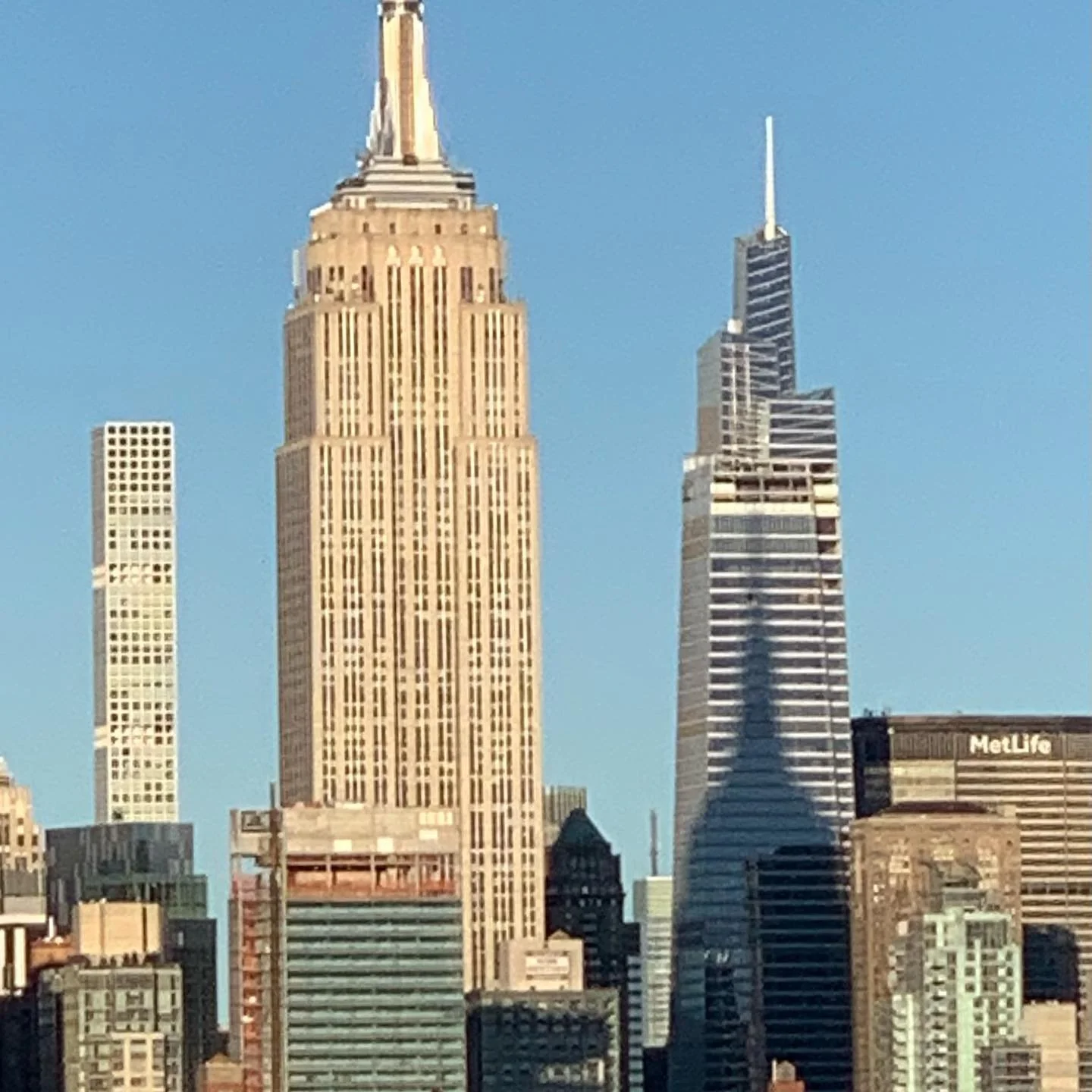 Throwing shade #empirestrikesback, #empirestatebuilding, #onevanderbilt,#midtownmanhattan, #shadeandshadow, #throwingshade, #metlifebuilding