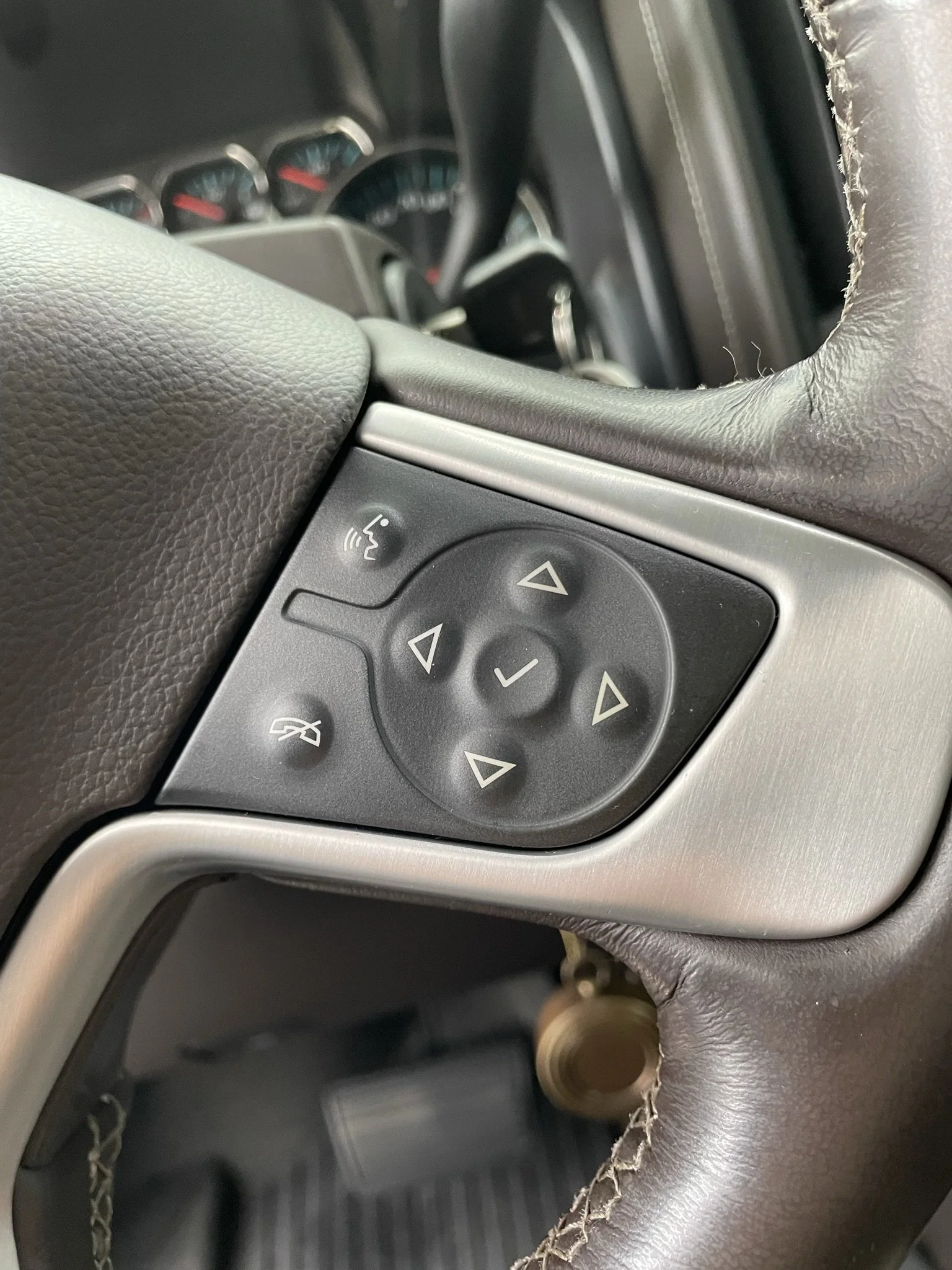 clean steering wheel buttons