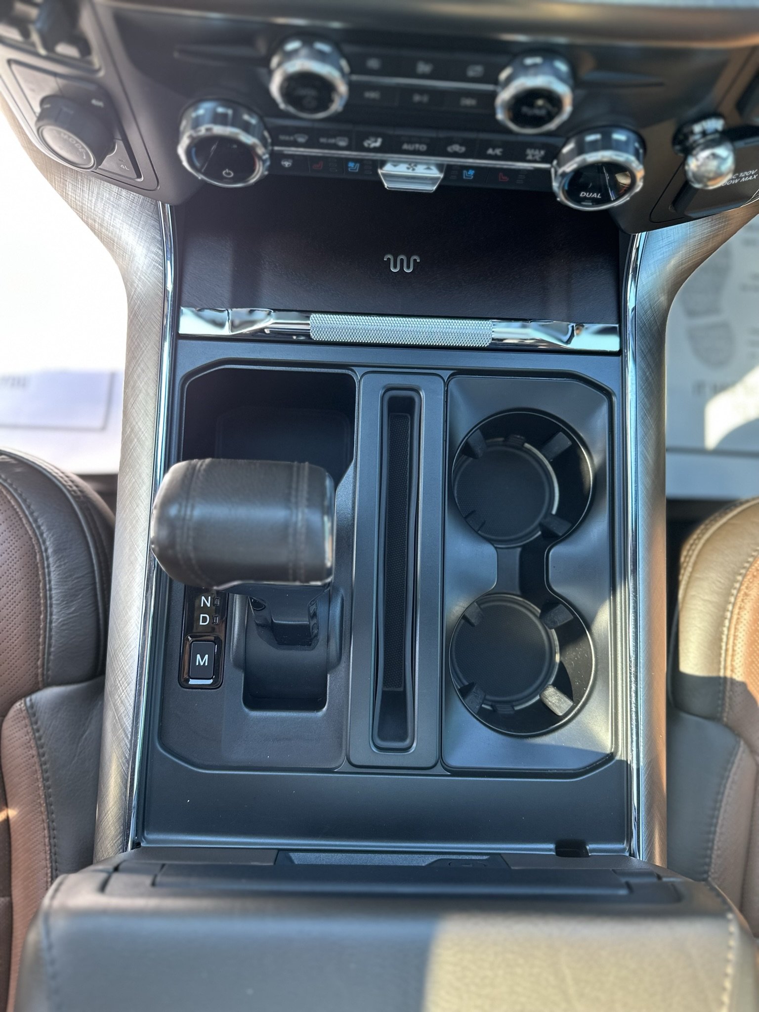 clean cup holder in car