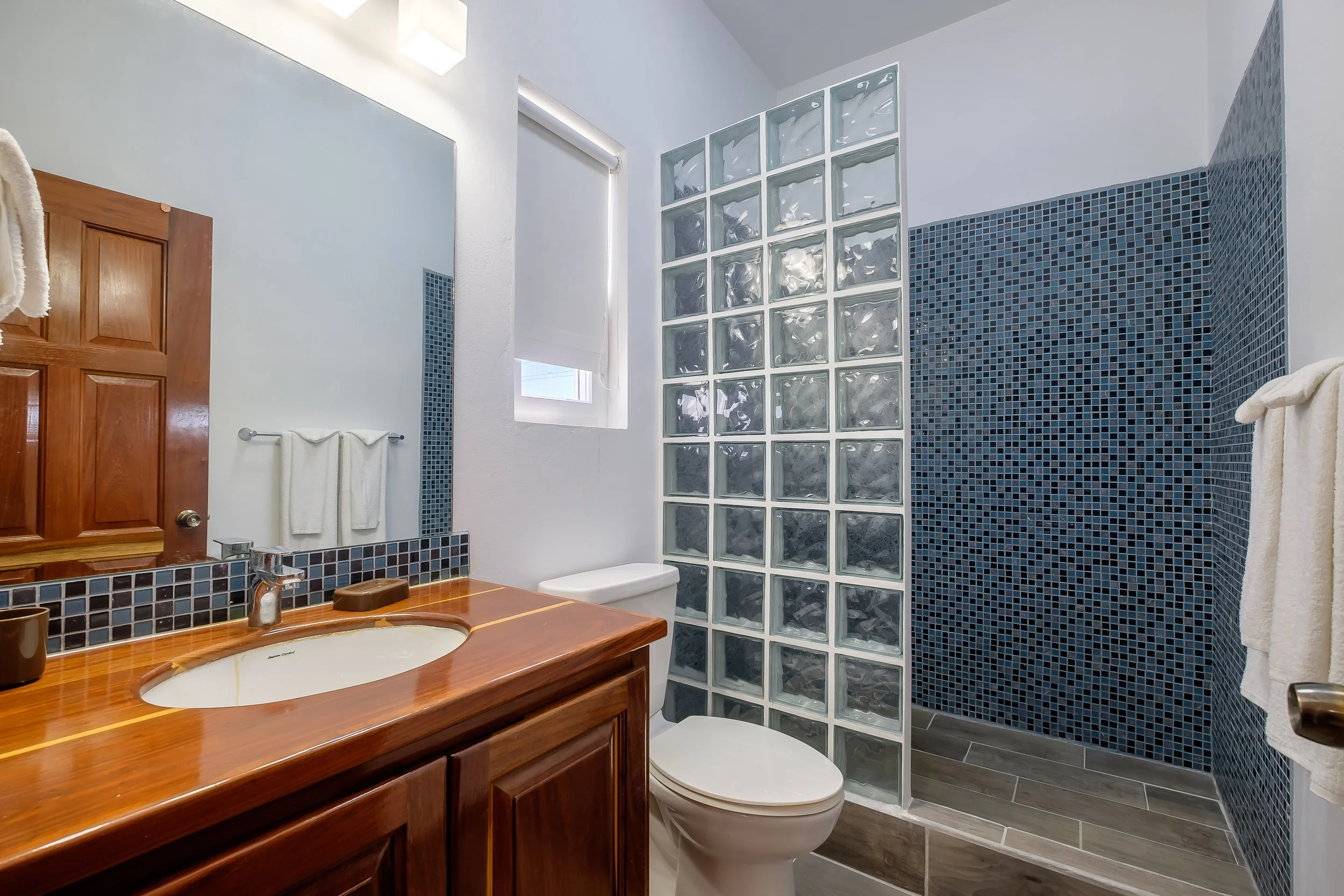 LGHT6233-HDR.jpg