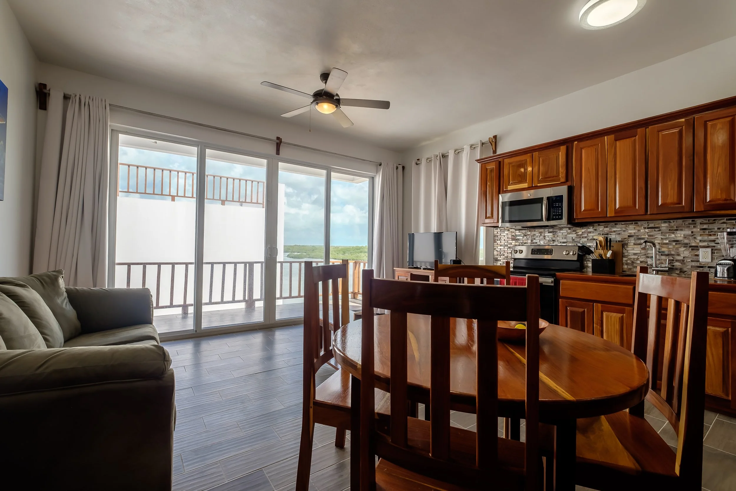LGHT6184-HDR.jpg