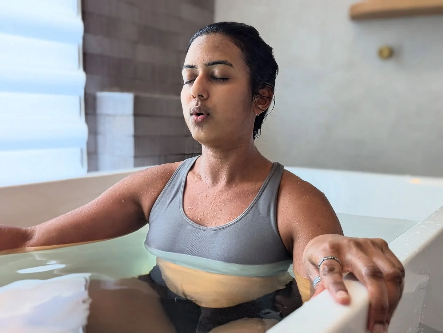 Juuuust breathe. 🧘&zwj;♀️

@resetonthird
Hot &amp; Cold Therapy
$25/session
Hollywood, CA 📍
www.resetonthird.com

#contrasttherapy #wellness #selfcare #hollywood #gymsnearme #recovery #fitness #coldplunge #infraredsauna