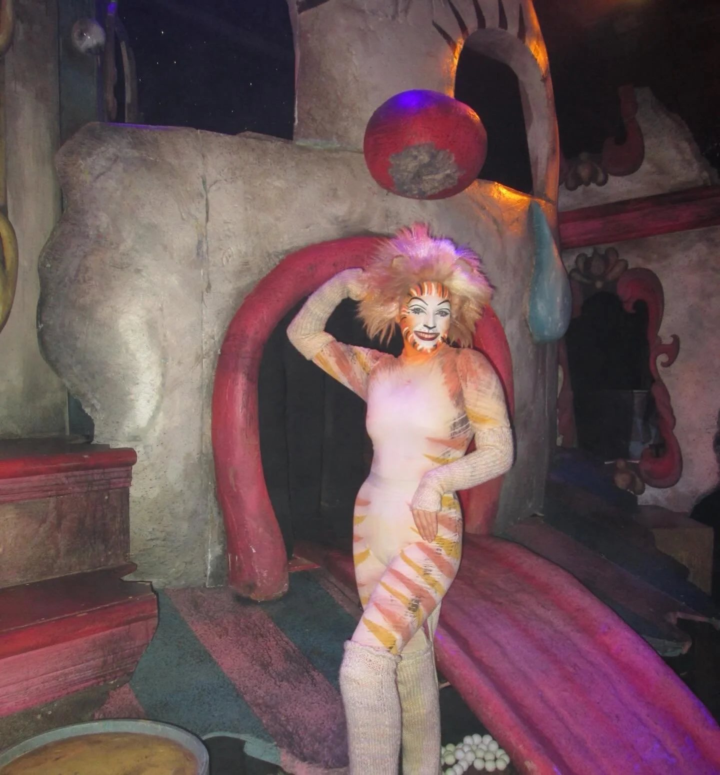 Dancing into our final three weeks of shows 💃🏼🐈🪩