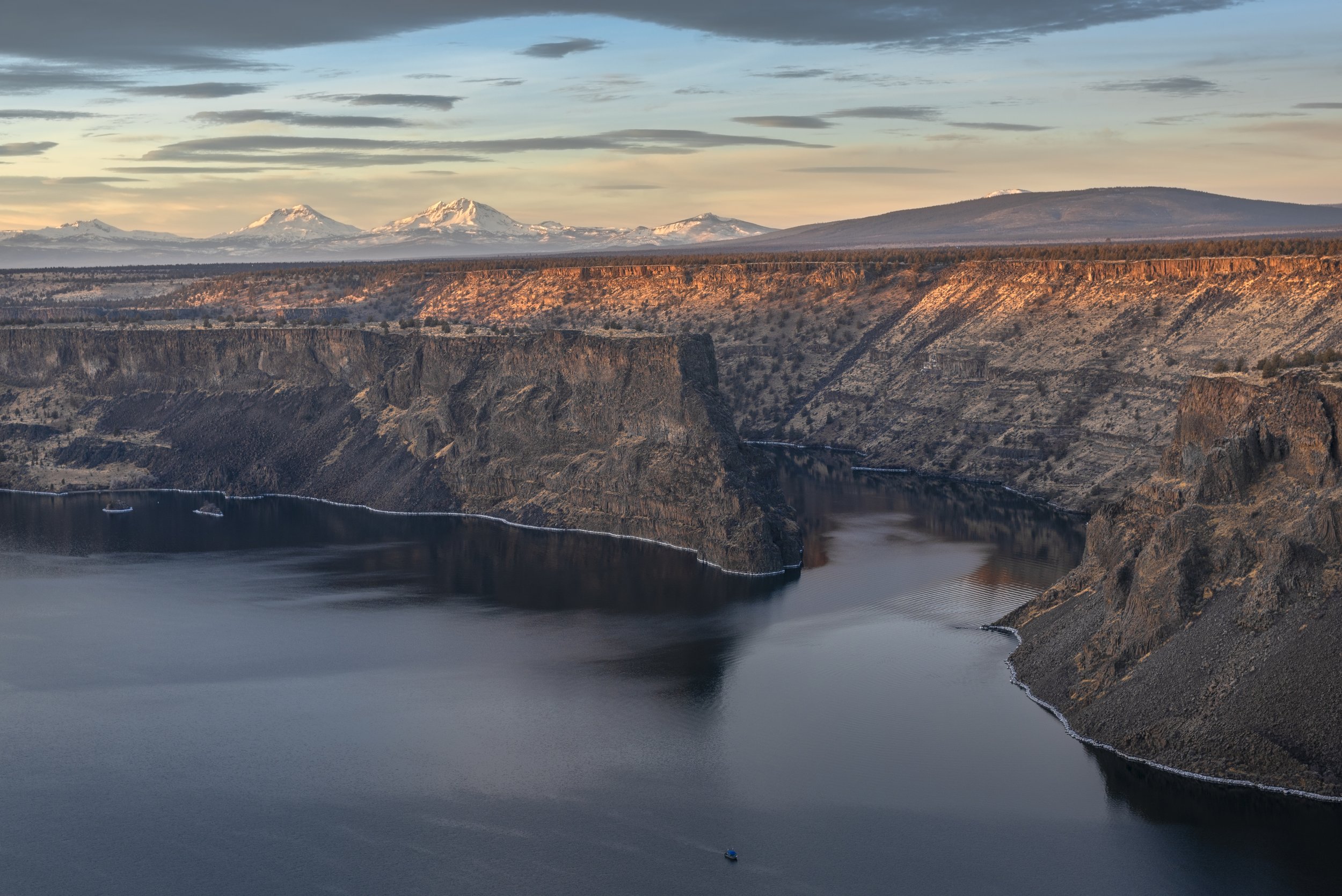 Deschutes confluence at Lake Billy Chinook 2.jpg