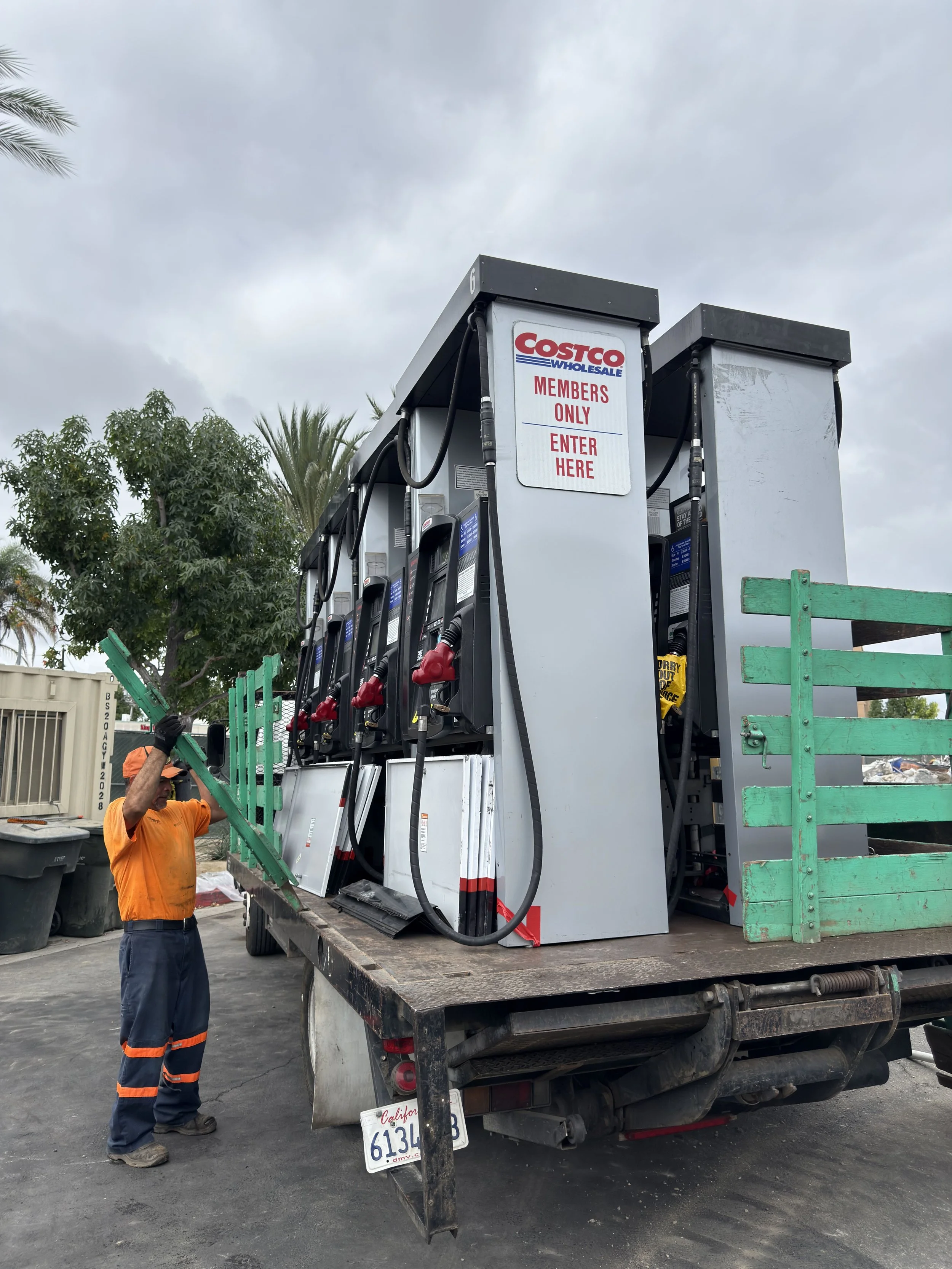 Sustainable Cleanouts crew loading commercial equipment onto a truck for recycling.