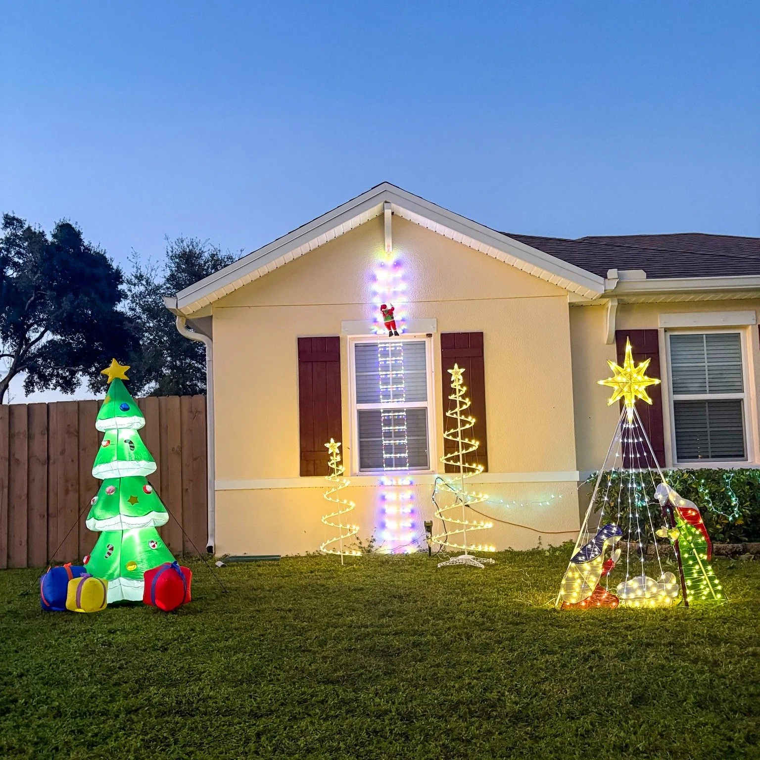 Don&rsquo;t judge &mdash; even Santa&rsquo;s getting a head start on his roof inspection. 🎅🪜 

#ReputationRoofing #SantaApproved #verobeach32963 #SebastianFL #VeroBeachRoofing #VeroBeachFL #FloridaRoofLife #ResidentialRoofing #treasurecoastfl #vero