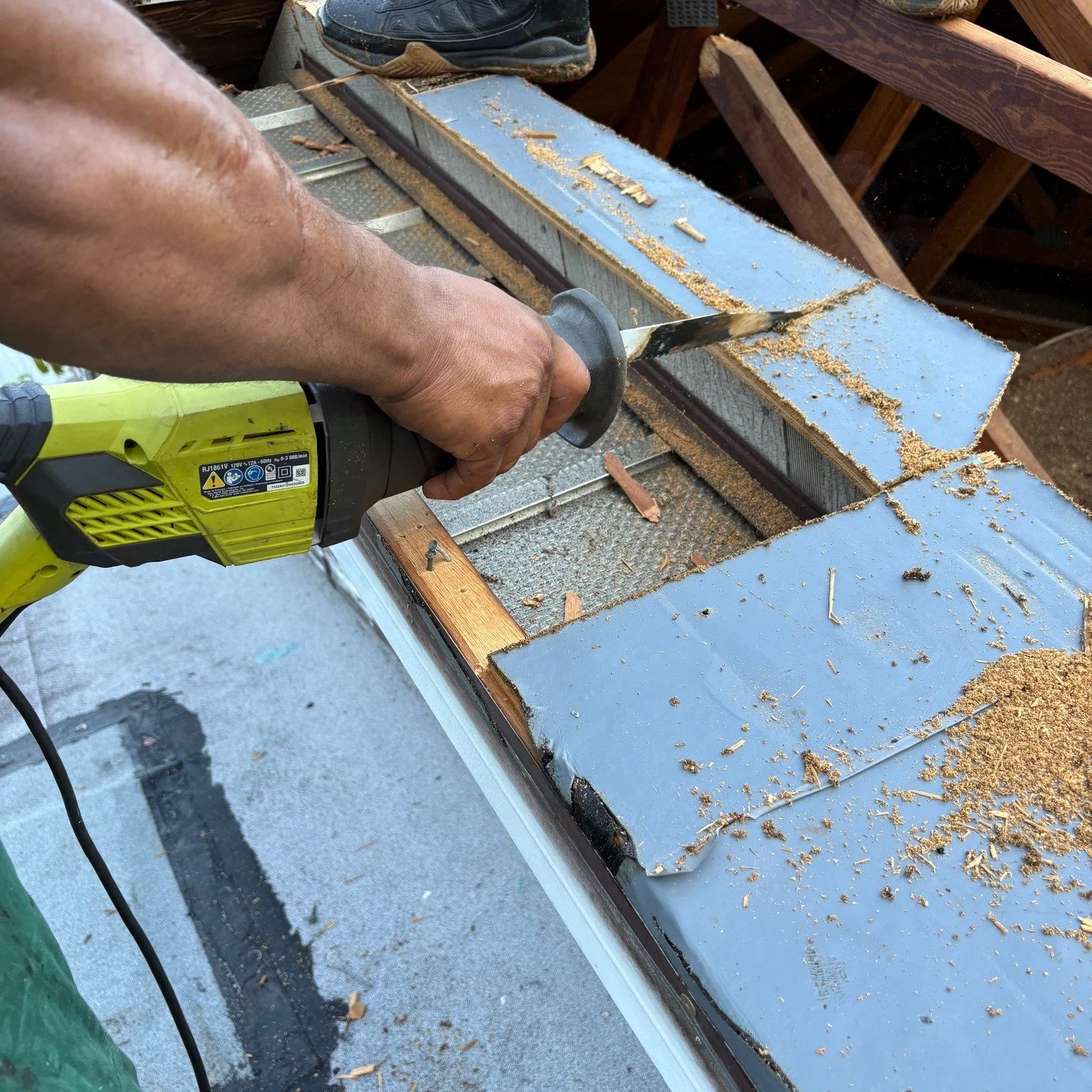 Do you know the condition of your roof decking?
If your home is on the older side and your roof looks like it&rsquo;s seen better days, an inspection is the least you can do.
Because sometimes&hellip; you&rsquo;ve got more than just a shingle problem