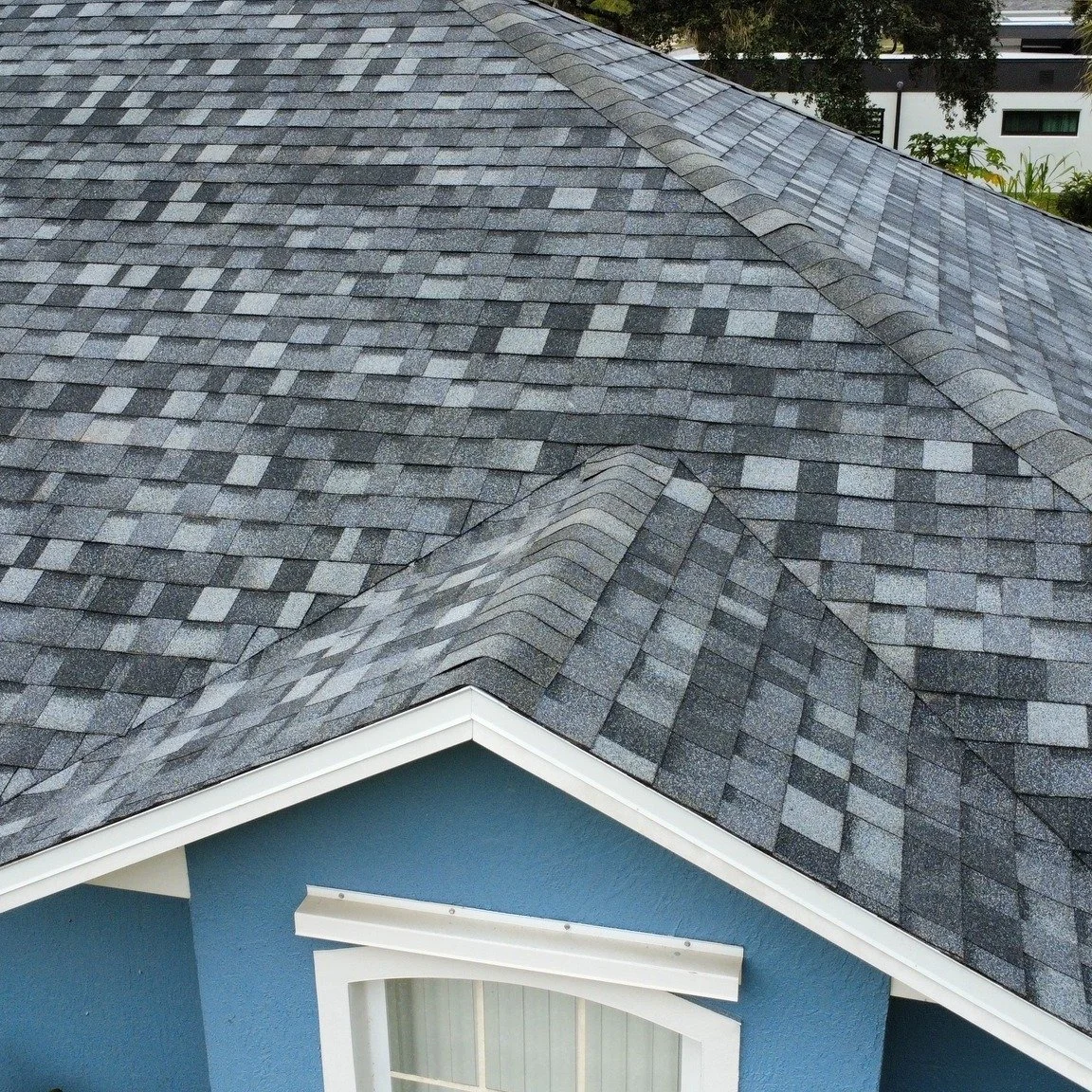 Detail matters.
IKO &ndash; Summit Gray is a striking blend of grays, charcoals, and blacks that creates natural movement and depth across your roofline.

It&rsquo;s bold without being overpowering.
Modern without feeling trendy.

Ready to elevate yo