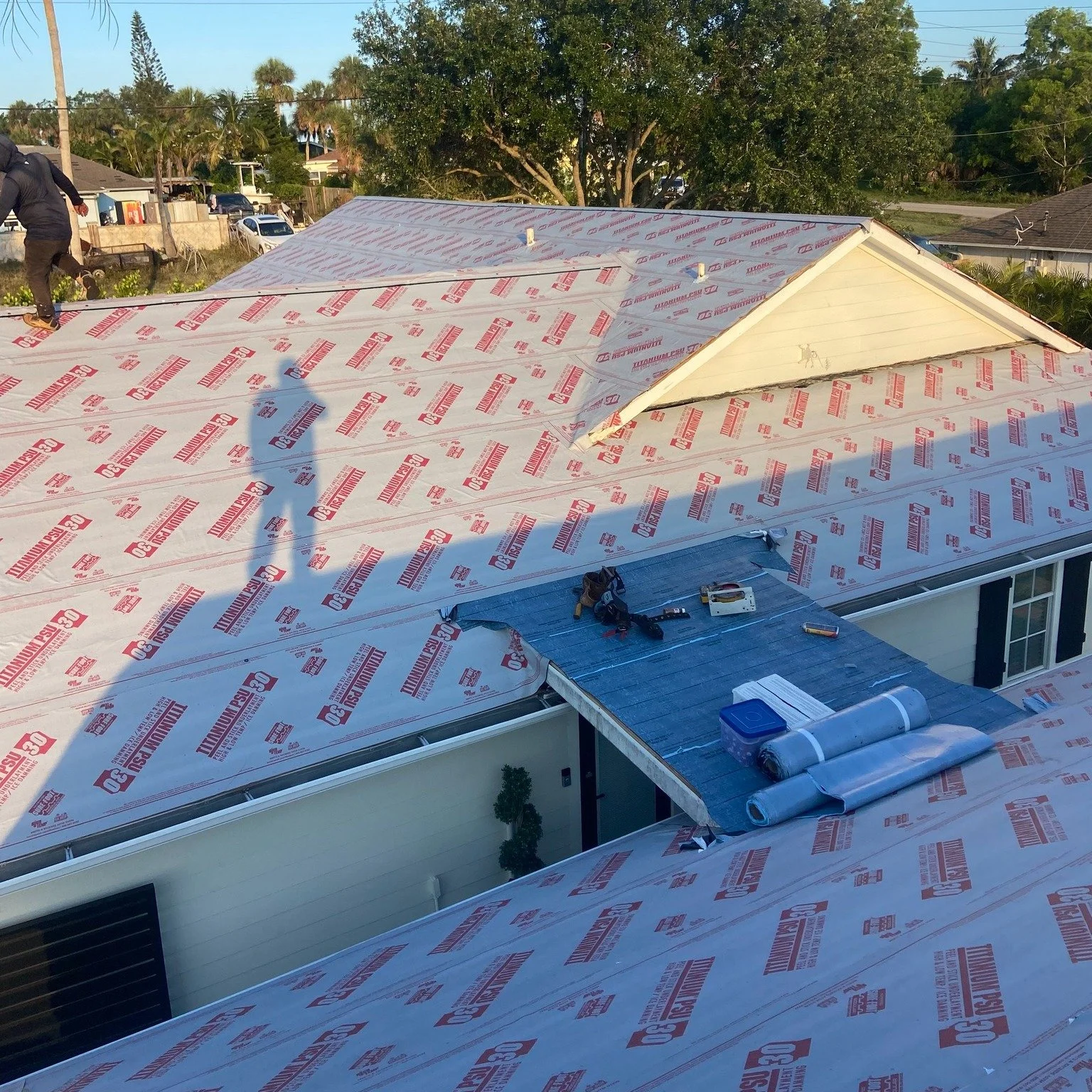 Underlayment ✔ Next step metal. Let's slay this week!

#reputationroofing #indianrivercounty #womenroofer #roofingexperts #floridaroofing #RoofWithReputation #floridahomes #verobeachneighborhoodendorsed #verobeachneighborhood #verobeach32963 #Sebasti