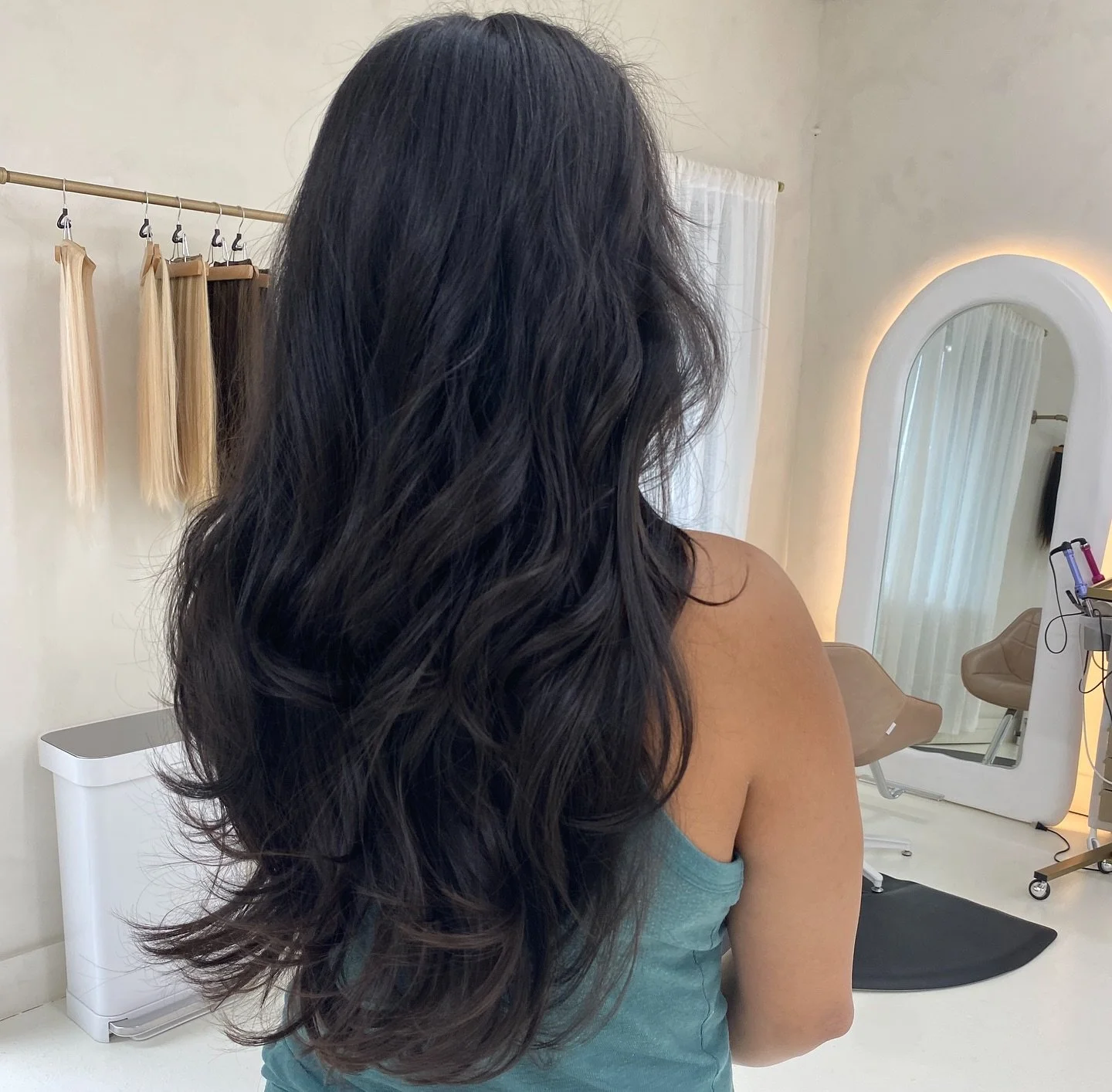 Life comes with layers that builds the bounce in our step. Bring that out with the Sway Blowout! Bouncy Airy Waves that brings life to any room and a show stopper. Sway Blowout comes with a deep conditioning treatment, 5 minutes scalp massage and pin
