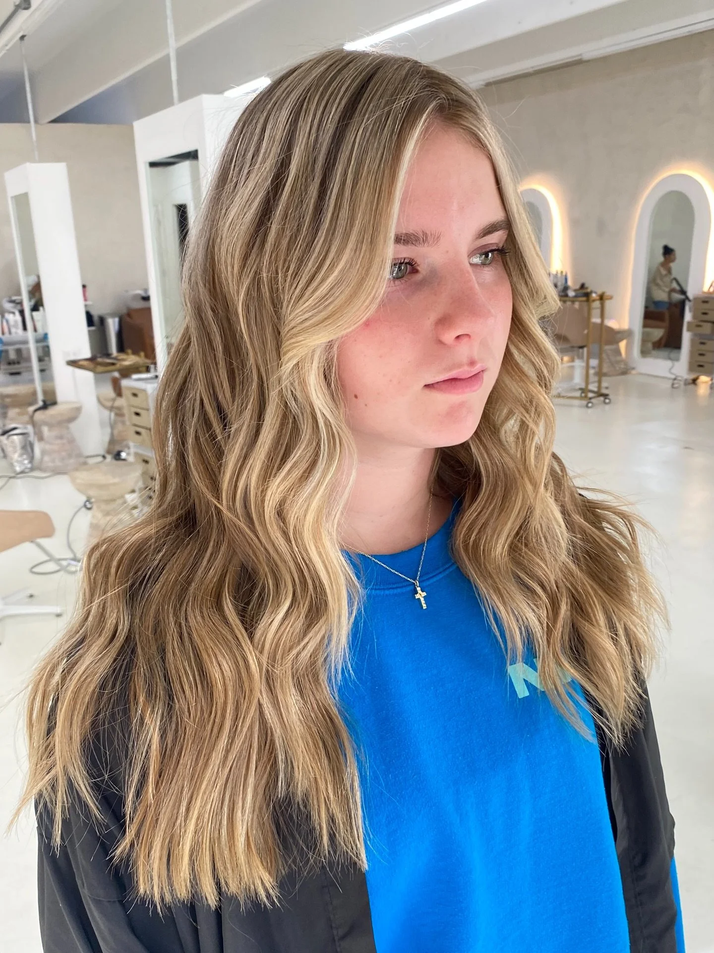 Holidays are coming fast, this beautiful client booked her plan before time was taken. Client wanted a some dimension but stay bright! Highlight refresh and low lights. Color can out flawless! Book Now at JCBstylez.com

#holidayhair #blondedimension 