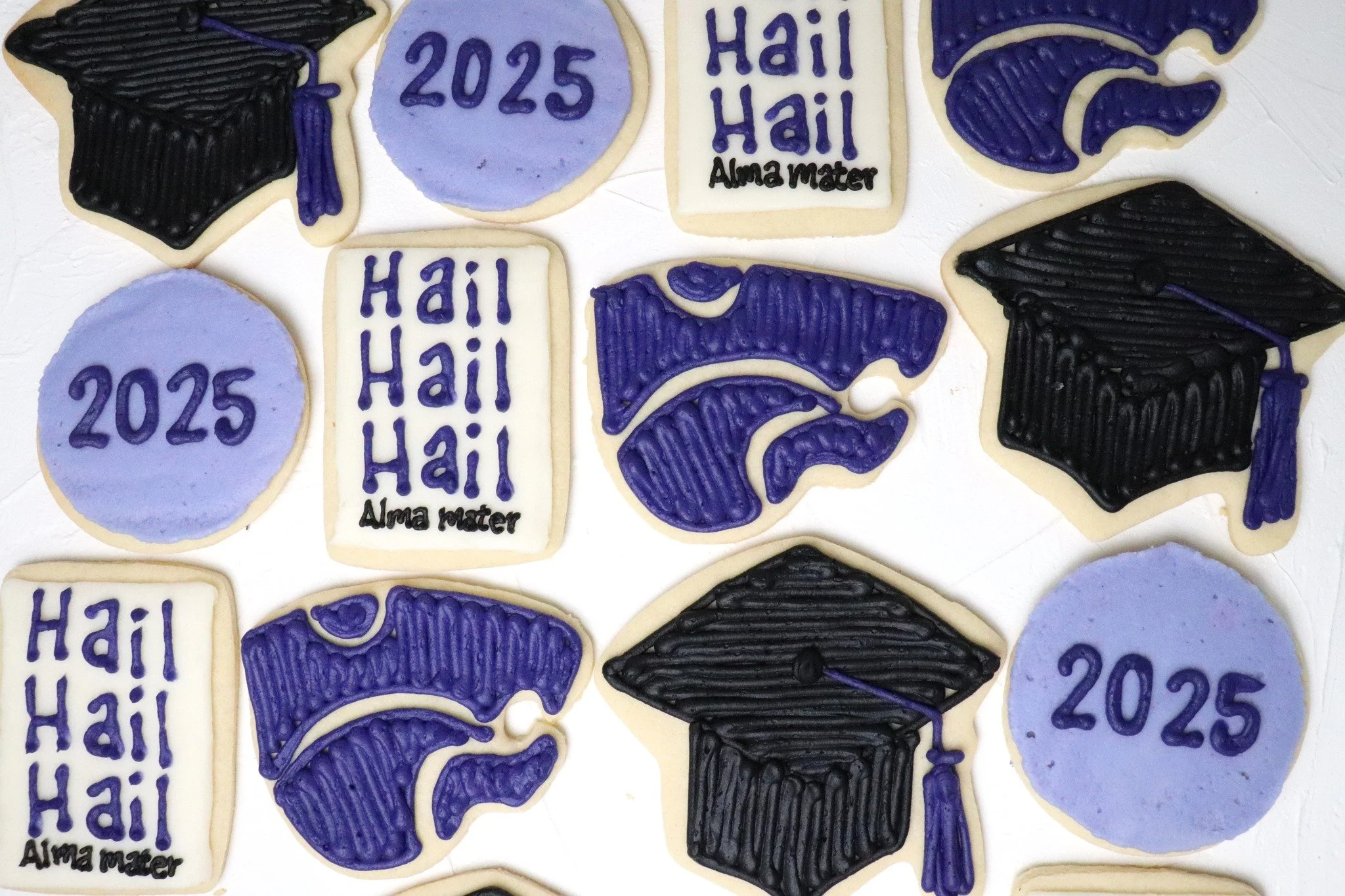 🚨Calling All December Grads!🚨

Need a unique treat to help you celebrate your celebrate you or your graduate's hard work? I have you covered, providing your graduate with a celebratory cookie set that not only looks pretty, but also screams &ldquo;