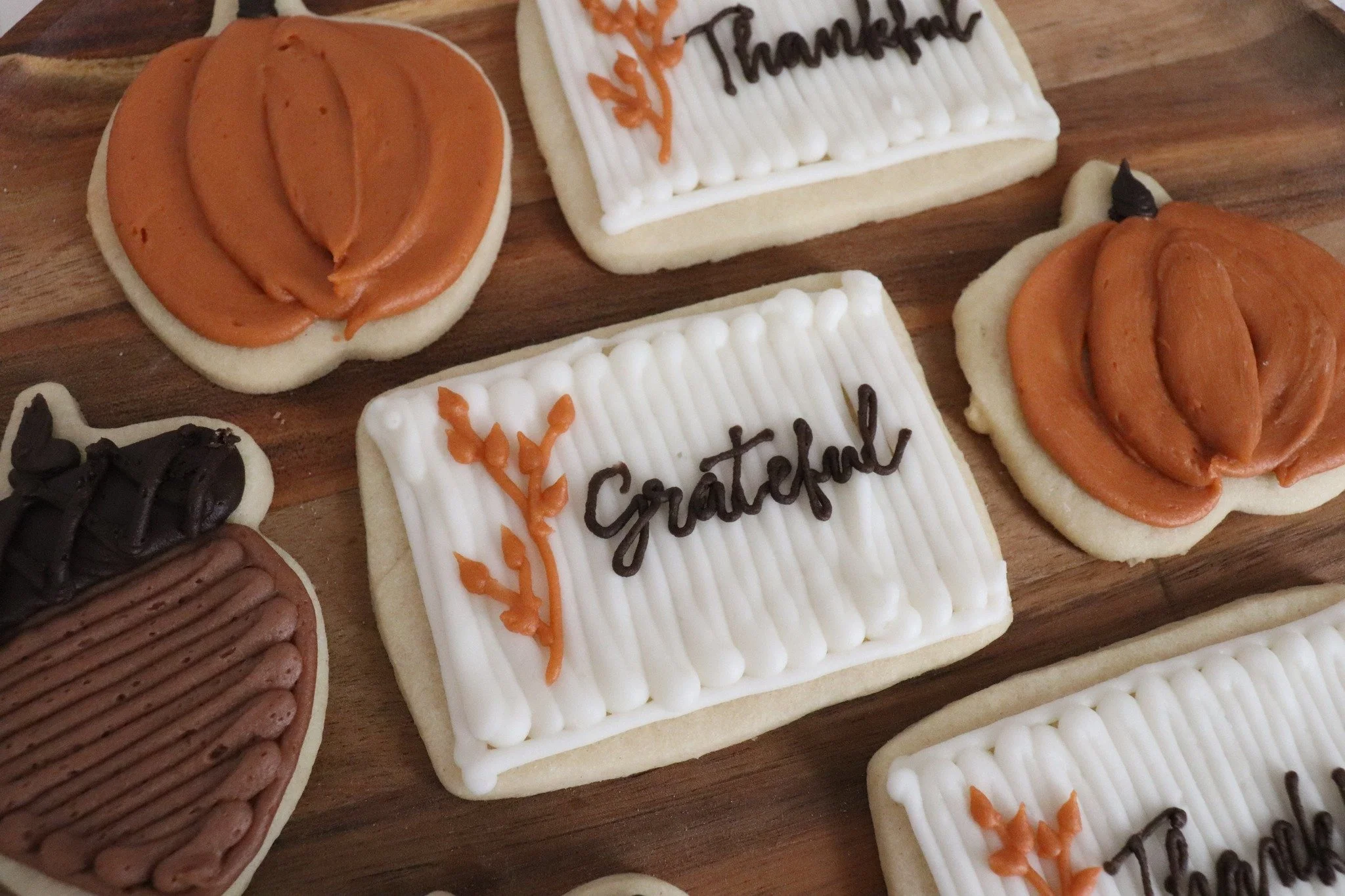 Happy, happy Thanksgiving, y&rsquo;all! 🤎 I&rsquo;m grateful for so many things this year, but especially for YOU, the amazing community that supports my little cookie dream every single day. Wishing you a cozy, delicious holiday!

 #shoplocalmhk #t