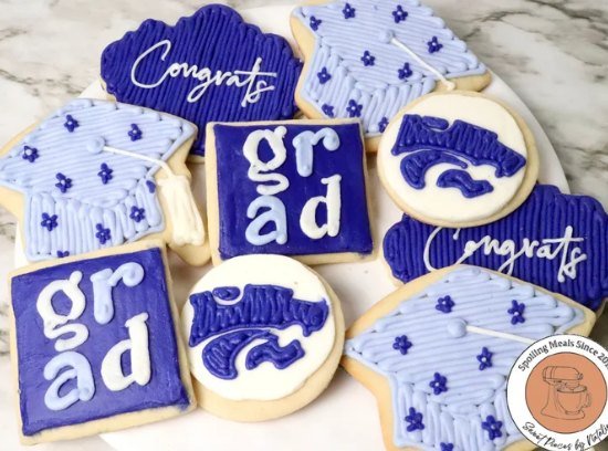 Making graduation cookies hits a little different when they&rsquo;re for me&hellip; because I graduate TODAY!! 🎓✨

I&rsquo;ve definitely been coping with all the upcoming change (and the loss of routine) by baking an unreasonable amount of Christmas