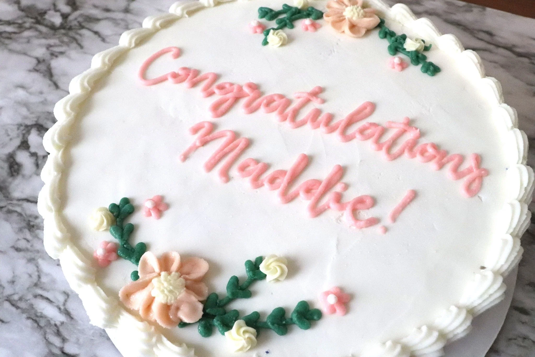 Hand-piped. Small batch. Made locally 🤍

The details are always my favorite part.

 #shoplocalmhk #graduationcake #kstategraduation