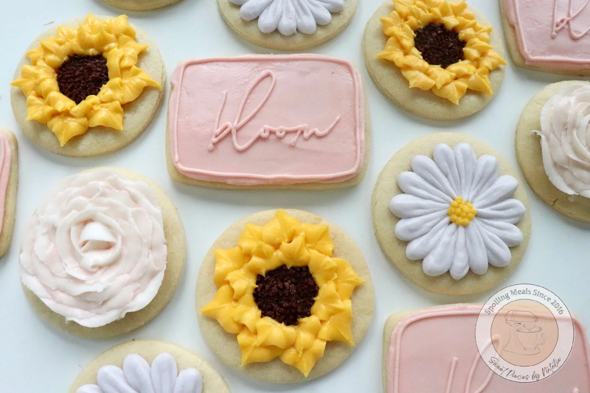 Let&rsquo;s just say&hellip; Mother&rsquo;s Day might involve cookies that look like flowers 🌸🍪👀

 #springcookies #mothersdaygifts #mothersdaycookies