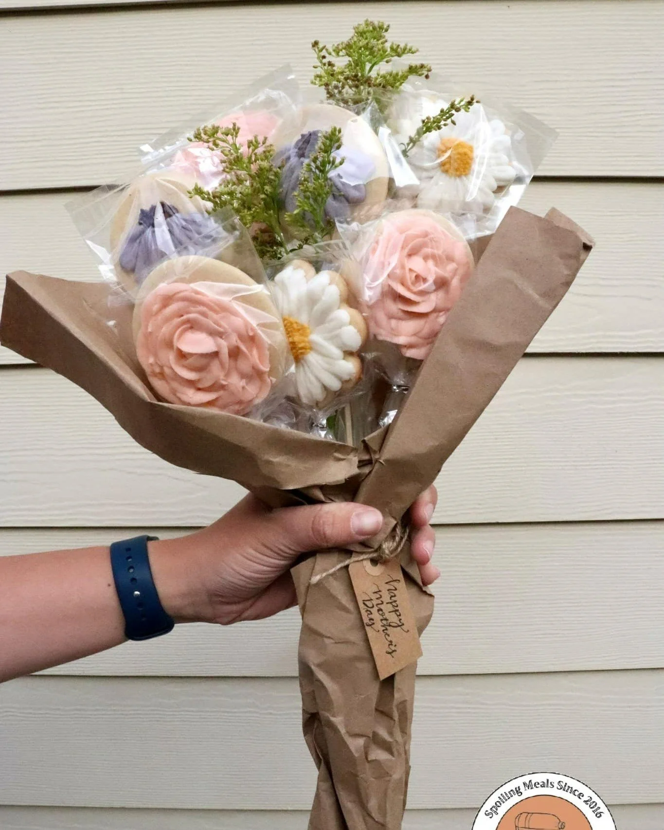 Mother&rsquo;s Day cookie bouquets are BACK 🌸🍪

These have been one of my favorite things to offer the past few years, and I&rsquo;m so excited to bring them back again.

Each bouquet is made up of hand-piped sugar cookies designed to look like flo