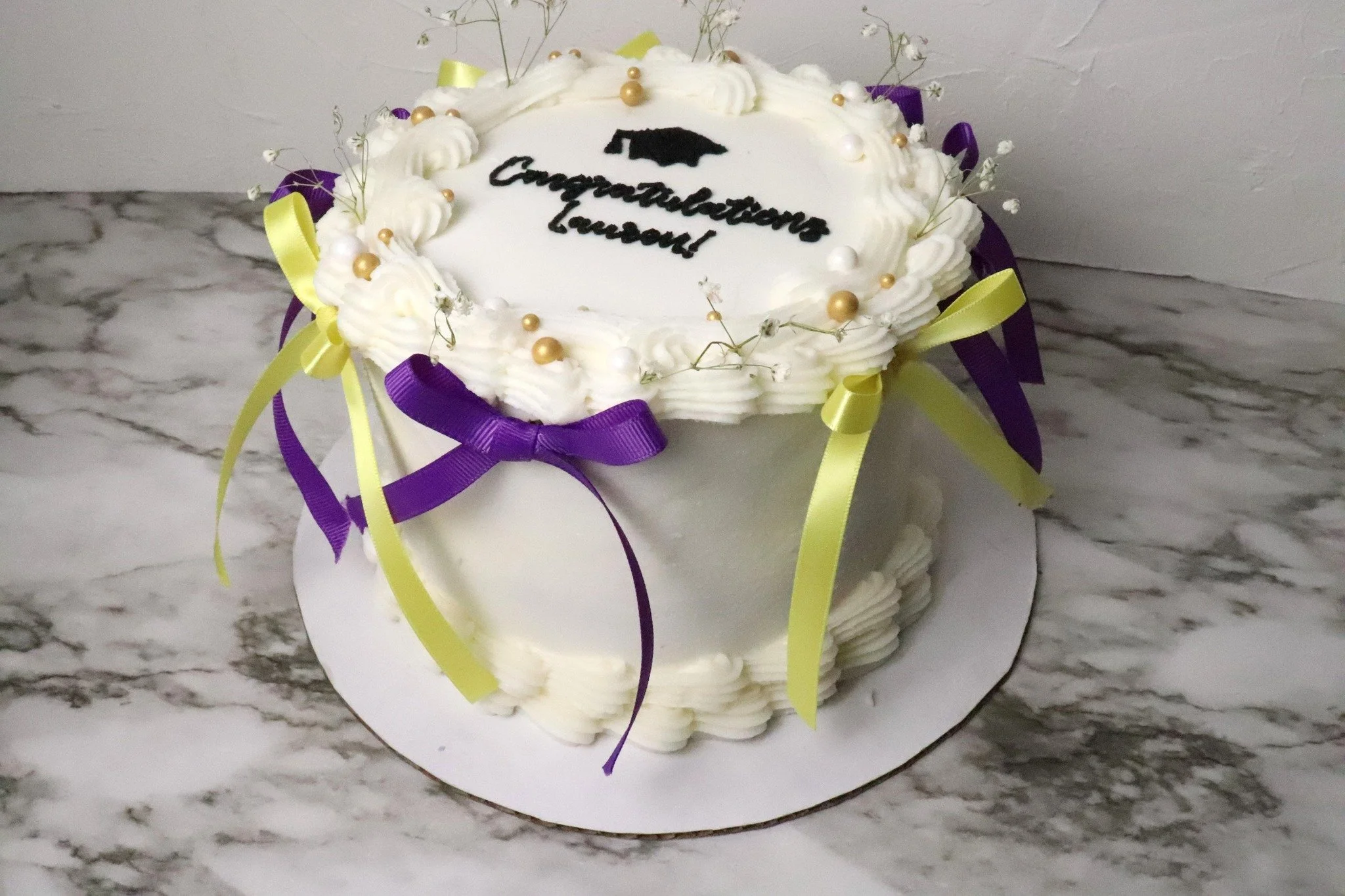 One more graduation celebration worth sharing 🎓✨

Between all the cookies this season, getting to create this cake was extra special because this one was for my little sister 🤍

A sweet way to celebrate so much hard work, late nights, and such a bi