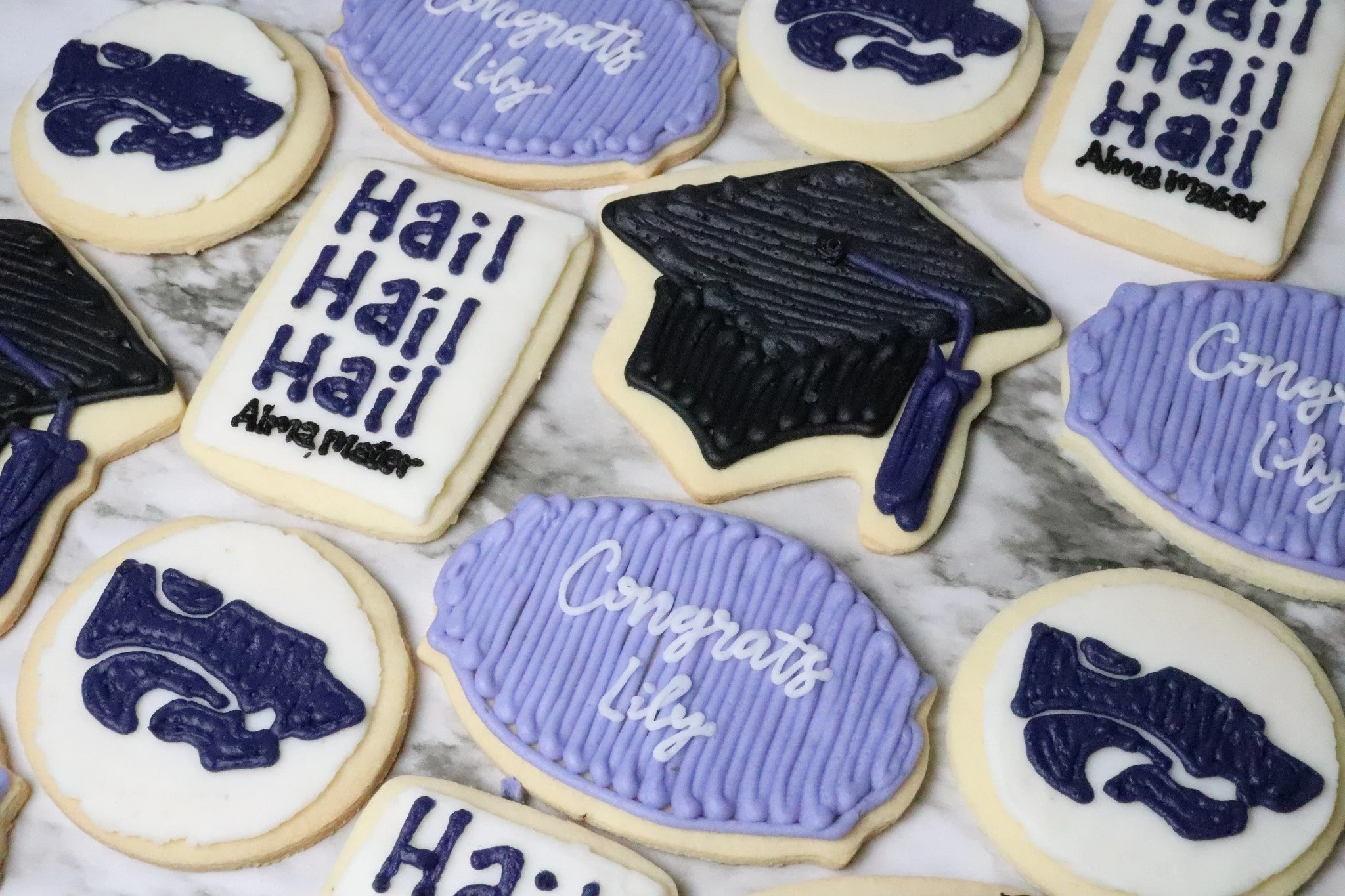 Another grad set in the books 🎓✨

So grateful to have spent this season helping celebrate so many huge milestones. Congratulations, grad 🤍

 #shoplocalmhk #ksugrad #Graduation2026
