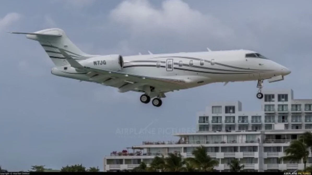 Airplane+Brochure+%2820%29.jpg