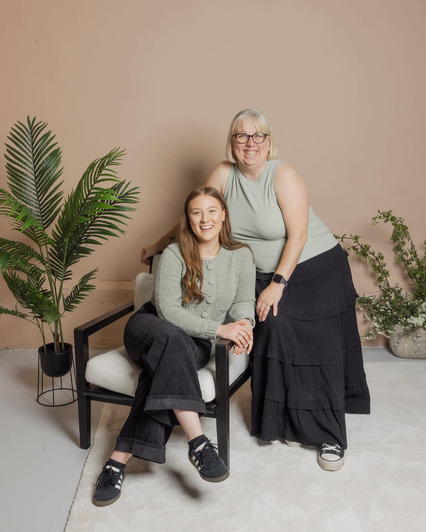 Our talented in-house photographer, @hellolillyedits recently worked with two amazing female photographers who team up for weddings and events. πΈβ¨
At Hertford Studios, we love supporting creative partnerships like theirs — providing a space t