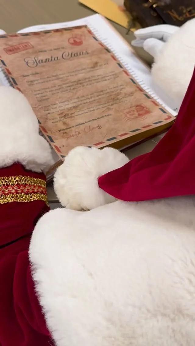 🎅✨ Santa’s making his list (and checking it twice!) right here at our meet & greet and photoshoot! Come share your Christmas wishes, snap a magical photo, and see if you made the Nice List! 📸🎄💫 Link in bio to buy tickets NOW, don’