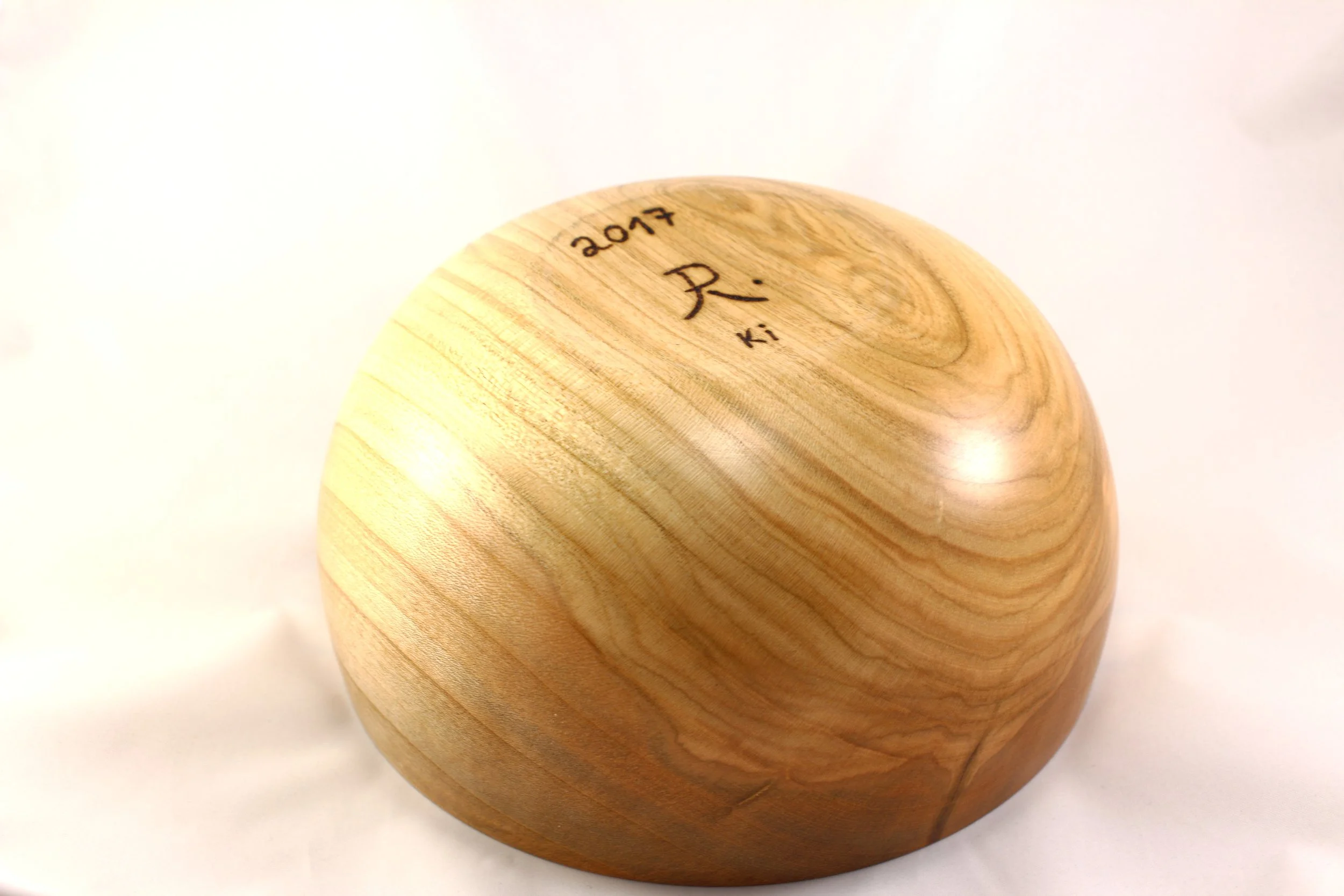 Schale aus Kirschbaumholz