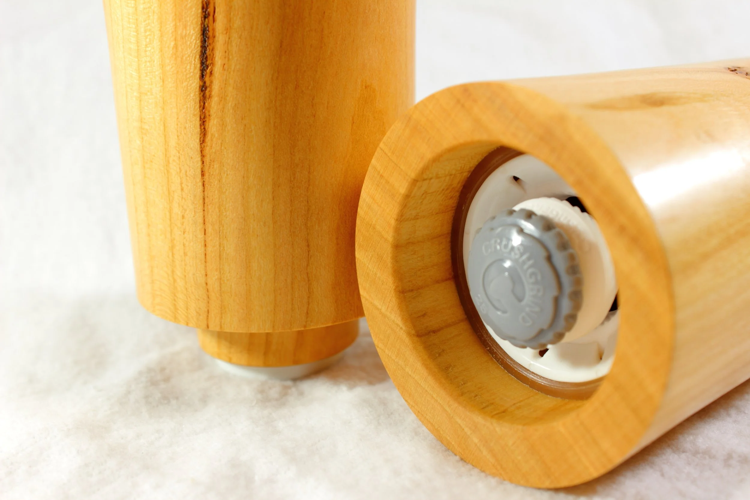 Pfeffermühle aus Kirschbaum, unten