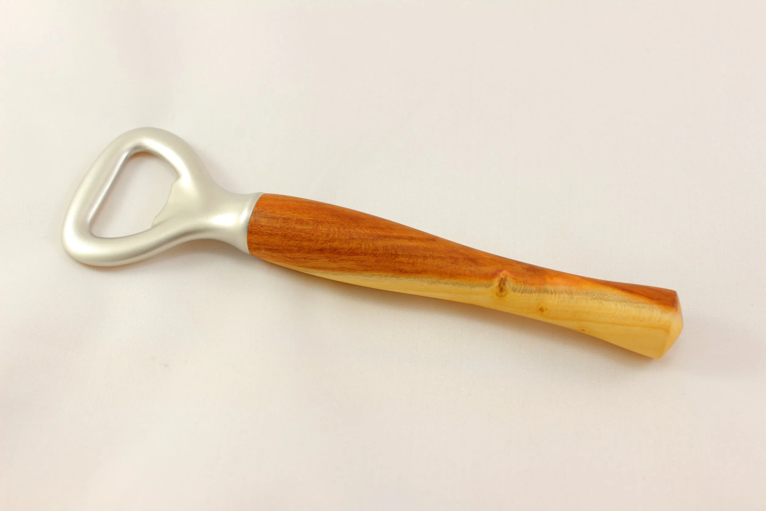 Flaschenöffner aus Mirabellenholz