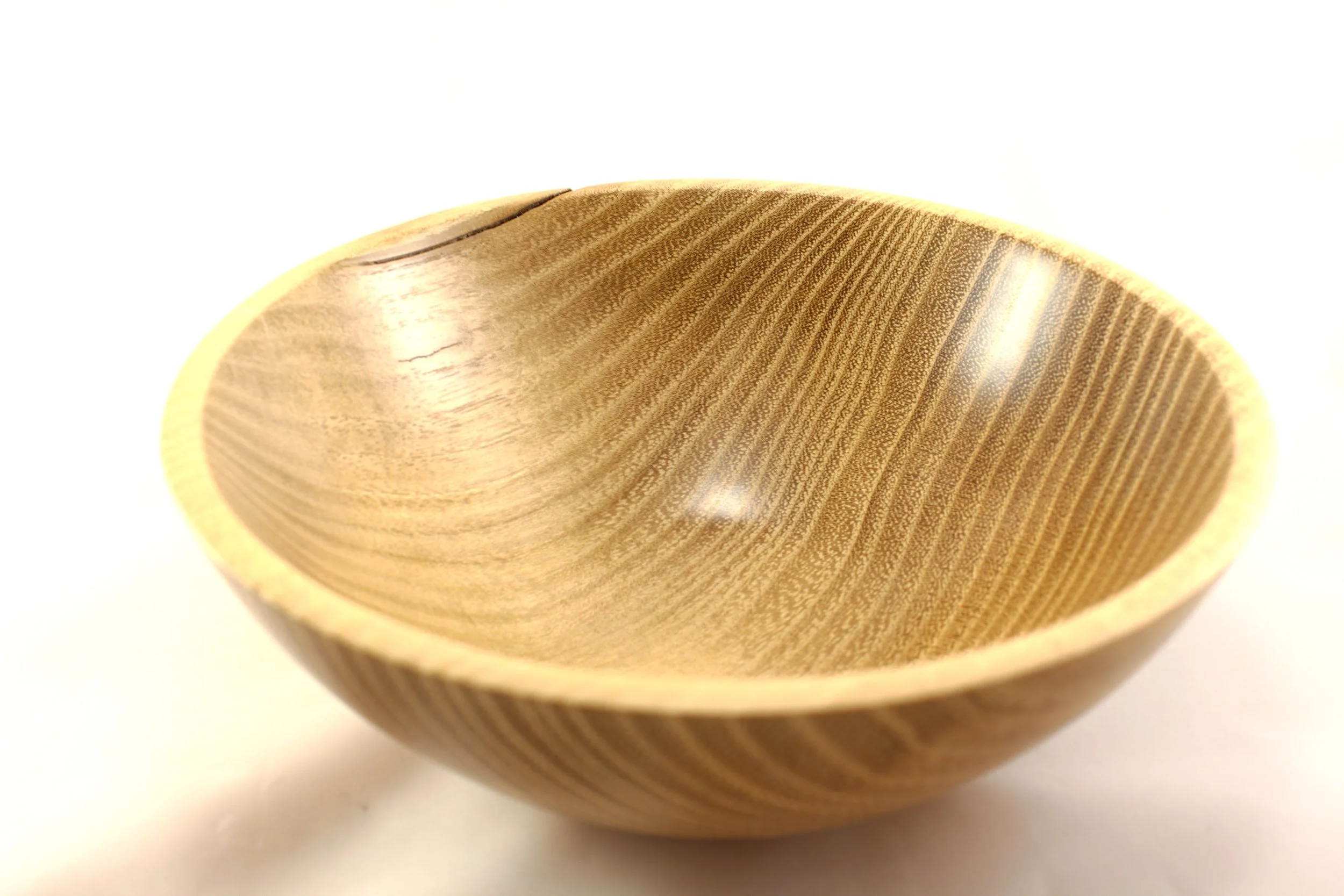 Schale aus Robinienholz