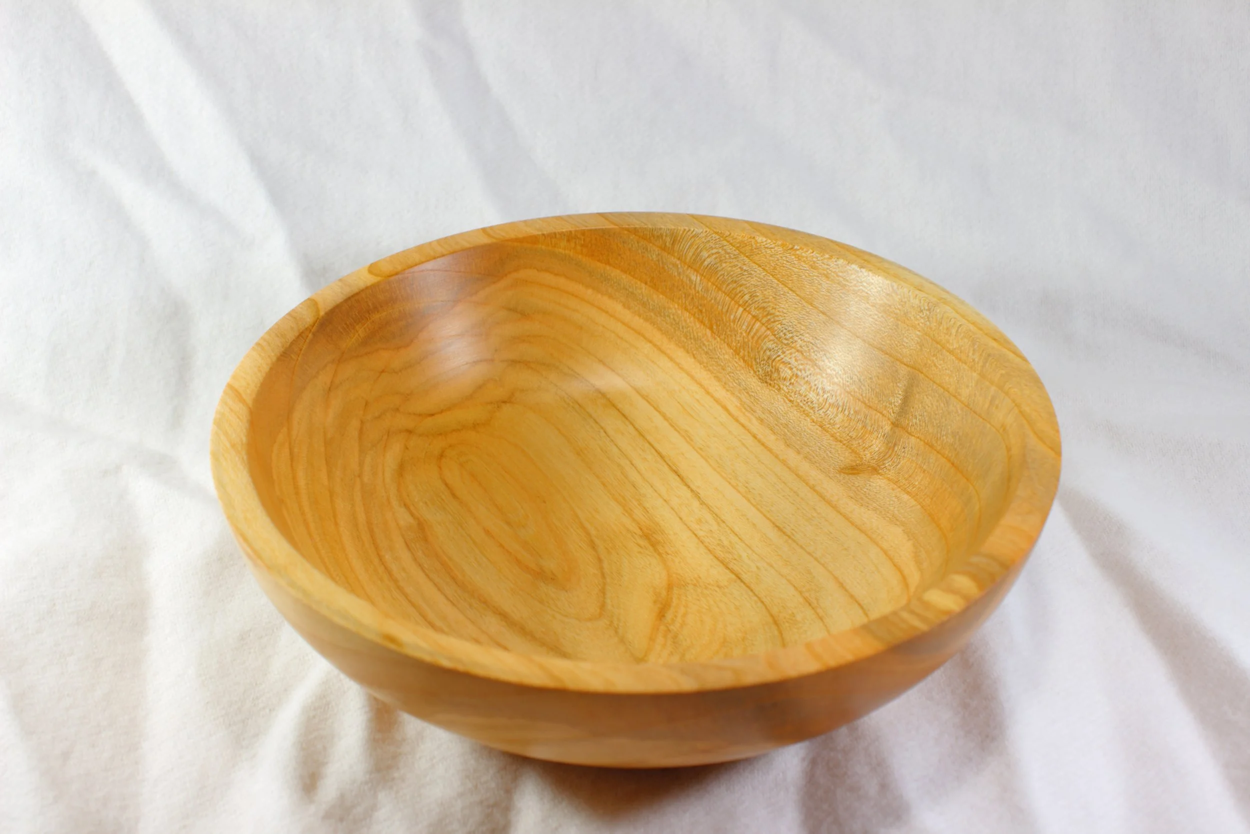 Schale aus Kirschholz