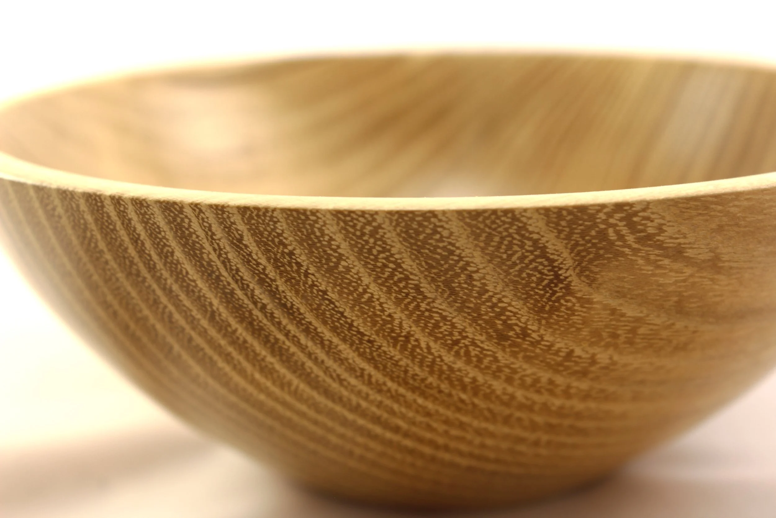 Schale aus Robinienholz