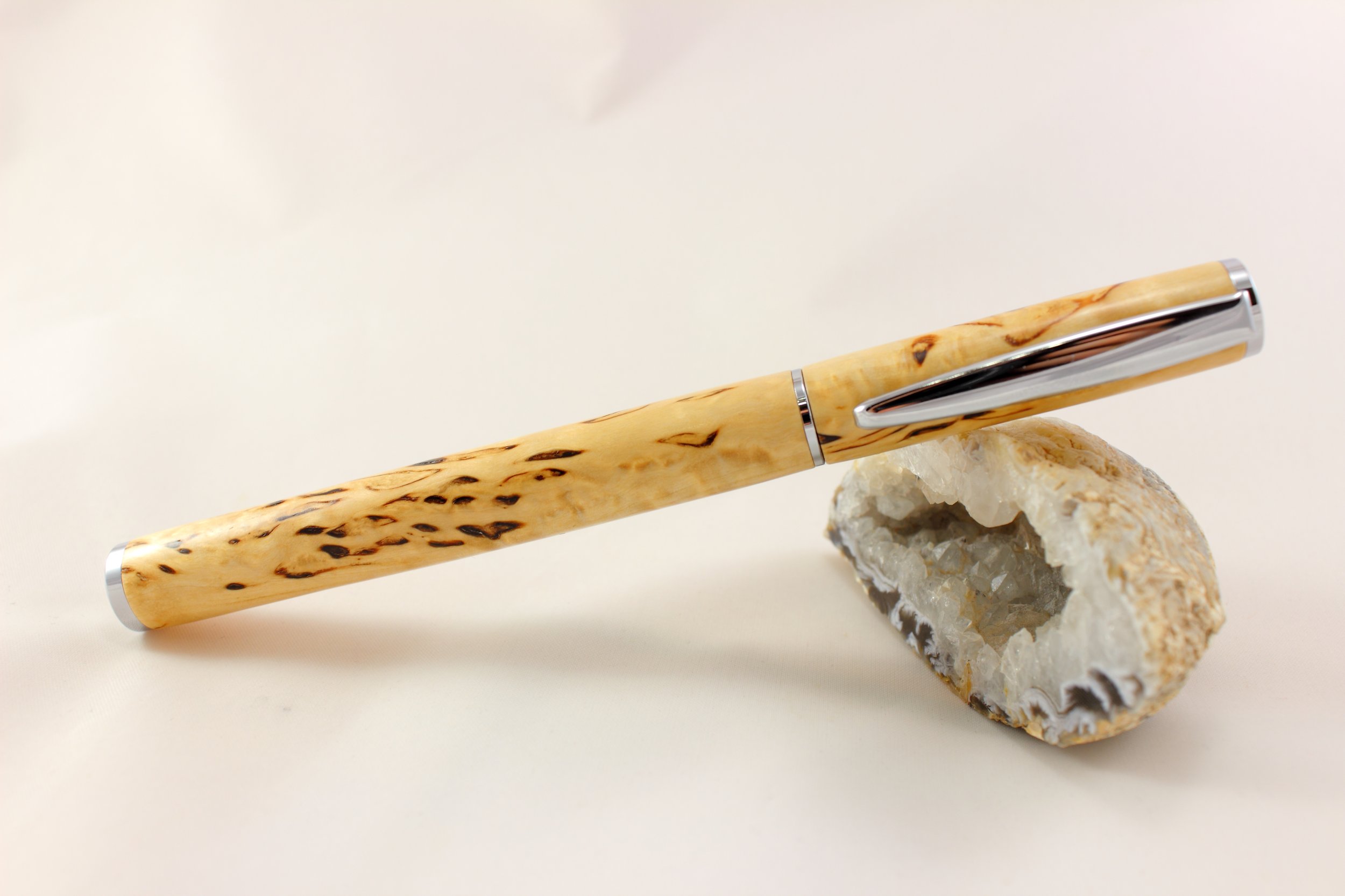 Füllfederhalter aus karelischer Maserbirke
