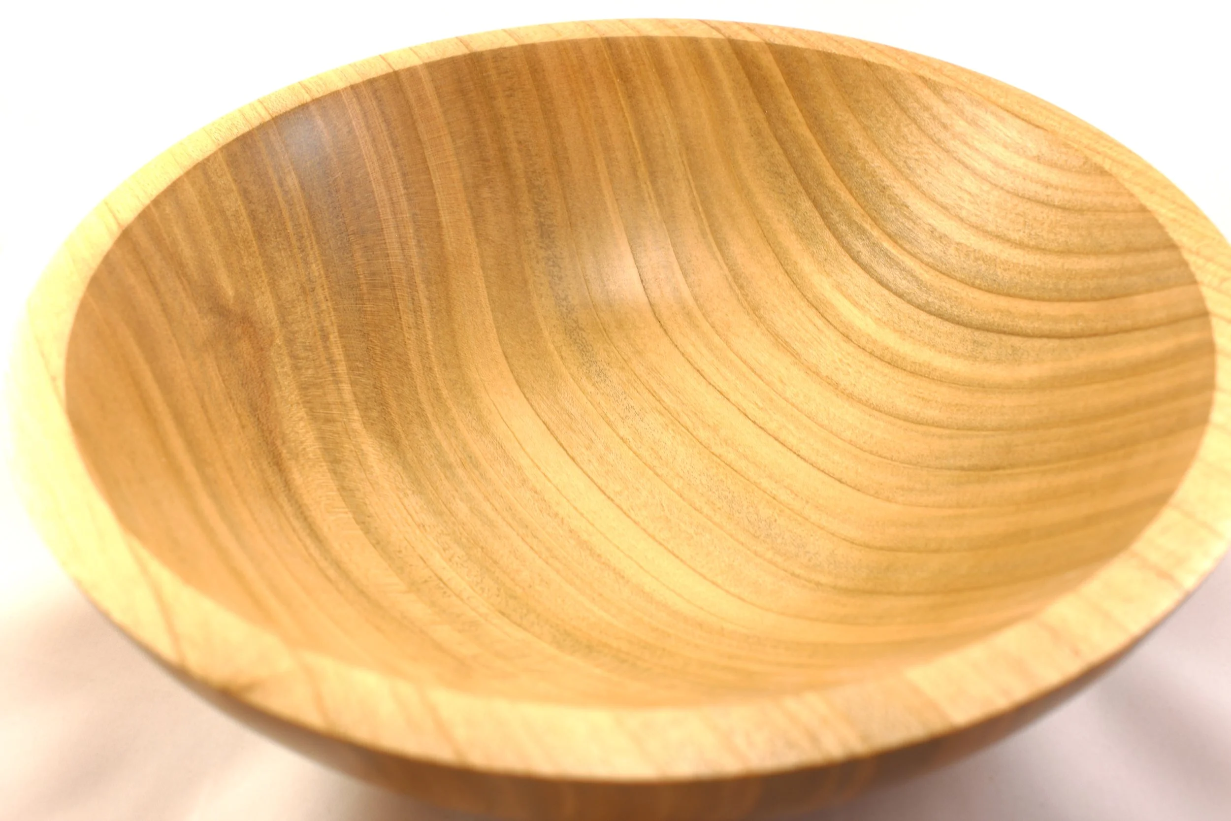 Schale aus Kirschholz