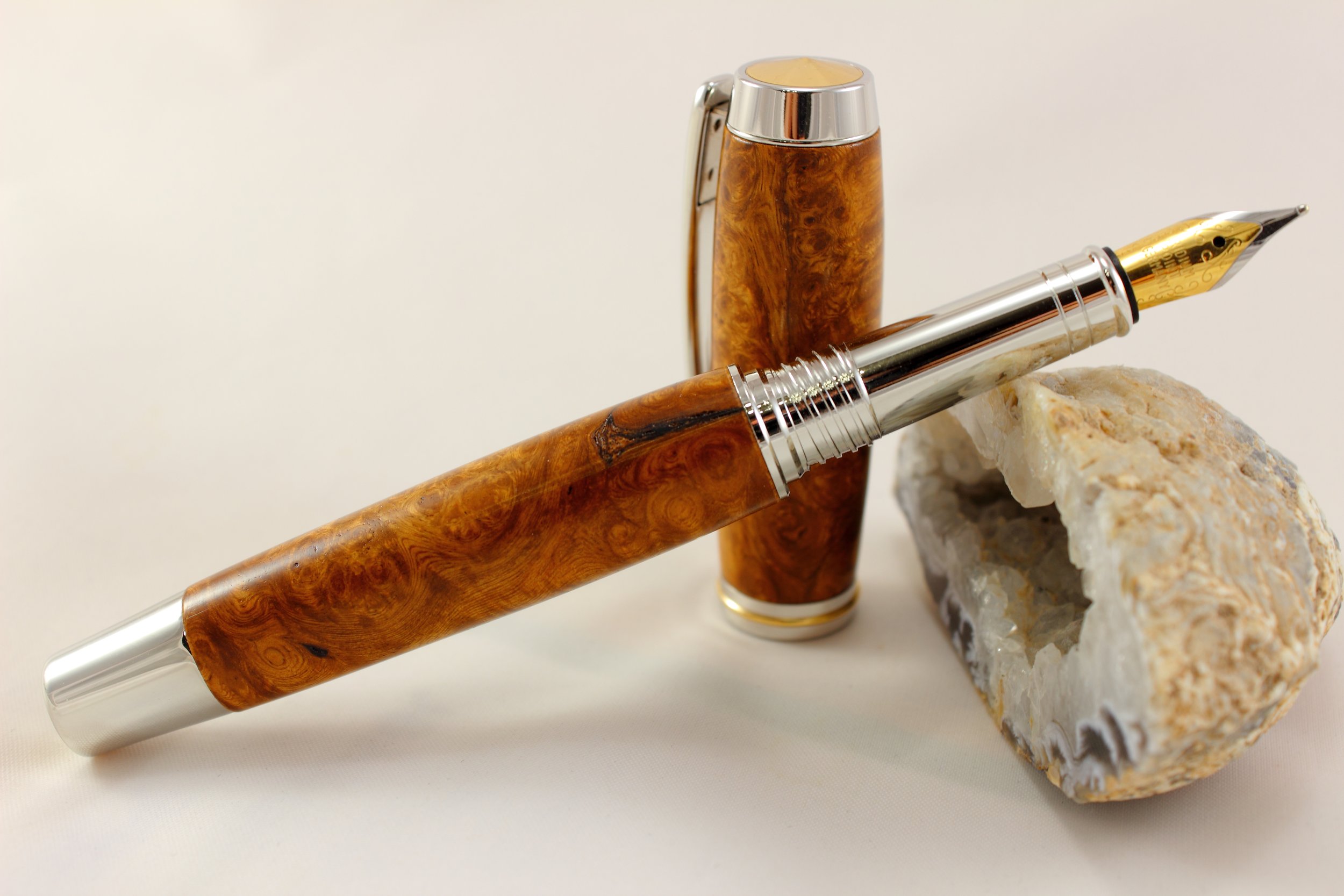 Edler Füller aus Amboina Maserholz